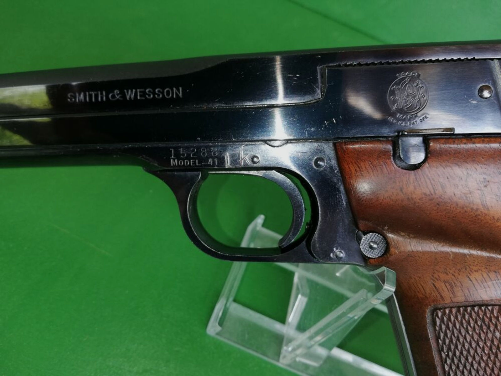 Smith & Wesson	 41