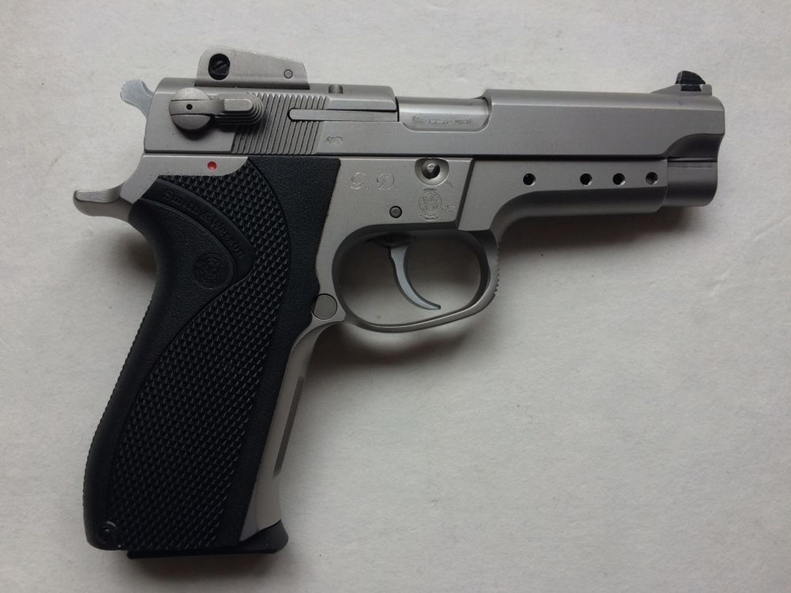 Smith and Wesson	 5906