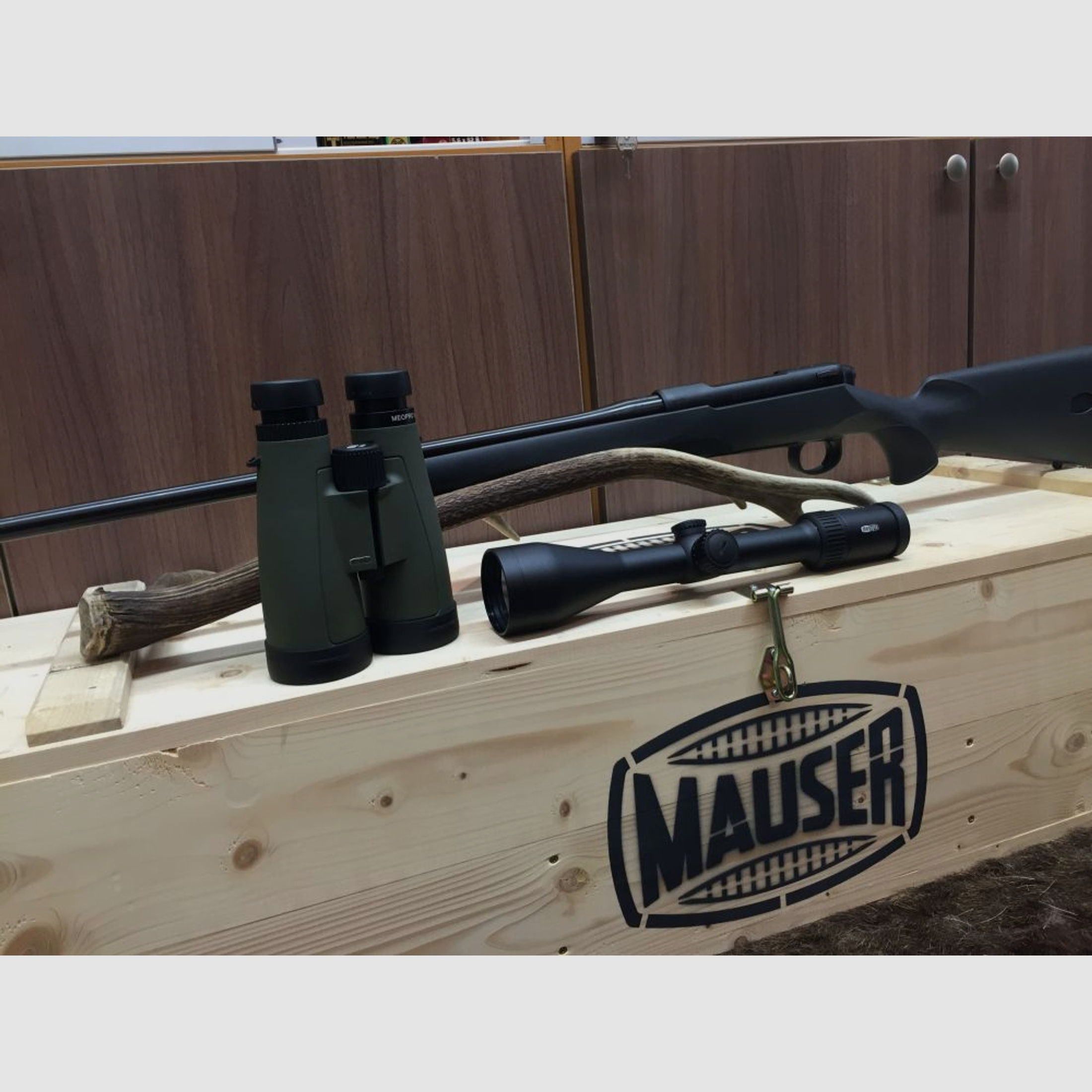 Mauser	 M18, mit Meopta MeoStar R2 2,5-15x56 RD und MeoPro 8x56 HD