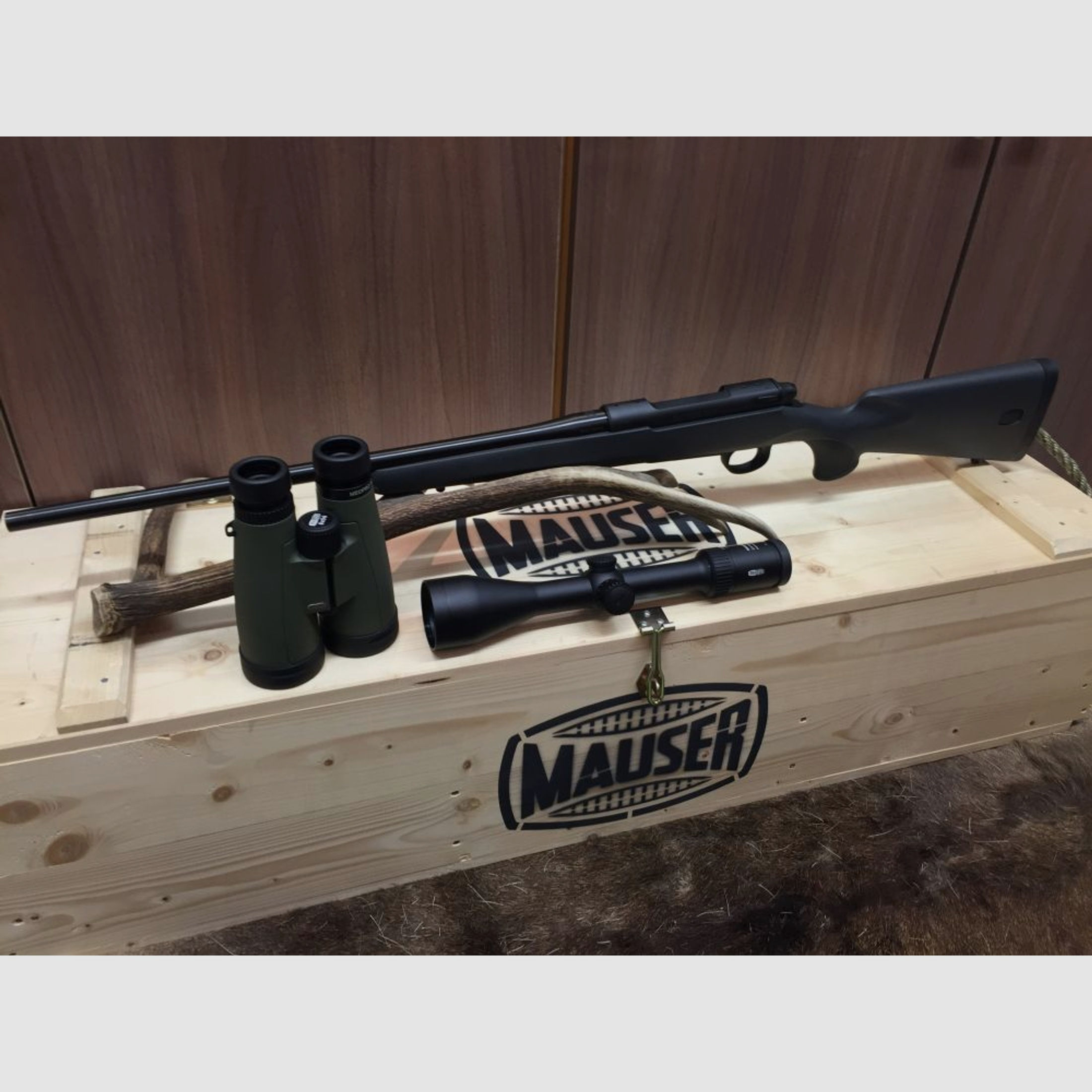 Mauser	 M18, mit Meopta MeoStar R2 2,5-15x56 RD und MeoPro 8x56 HD