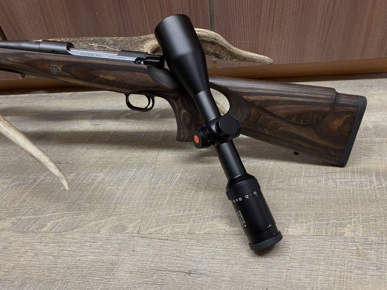 Mauser	 M12 Max Pure, mit Leica Fortis 6 2,5-15x56 i