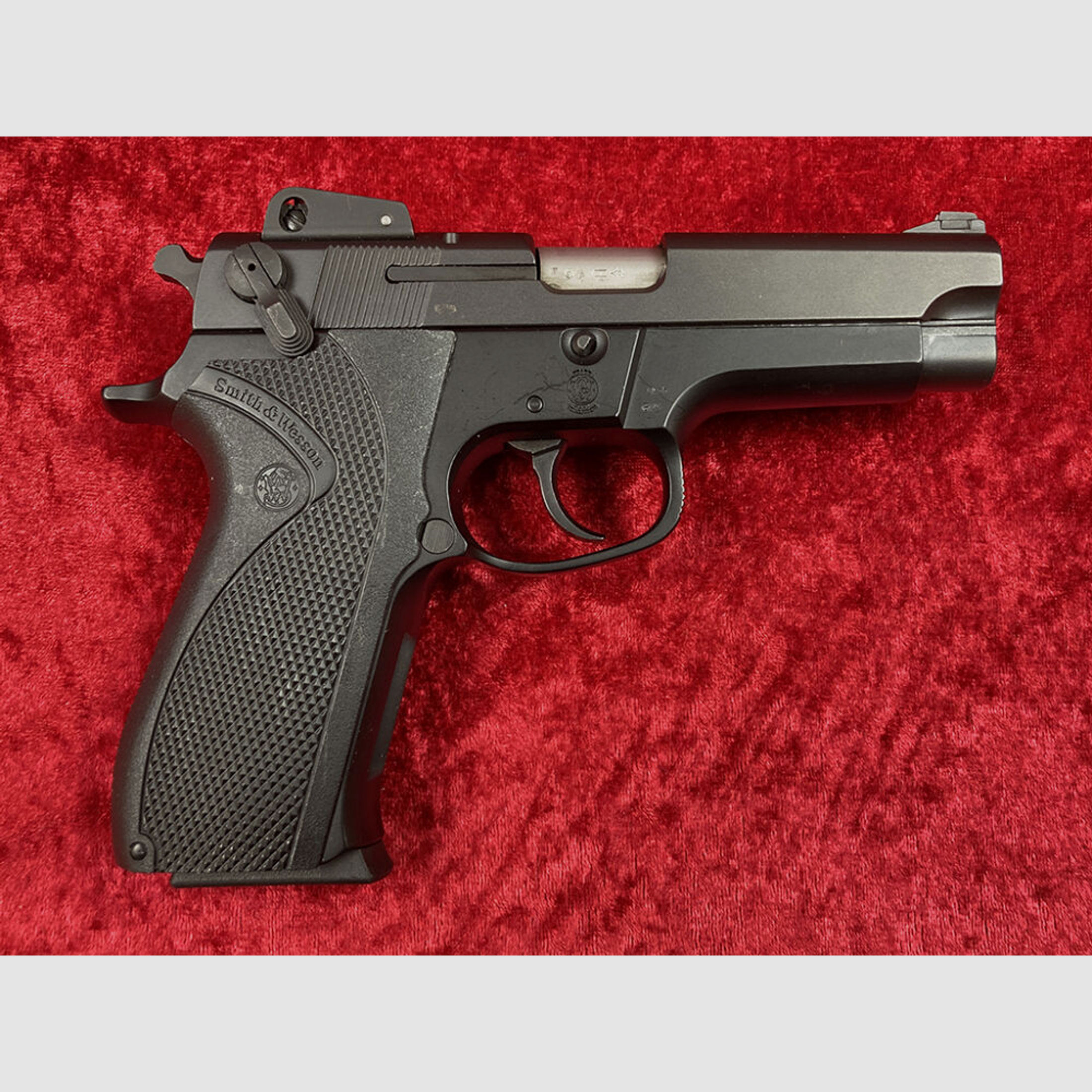 Smith & Wesson	 5904