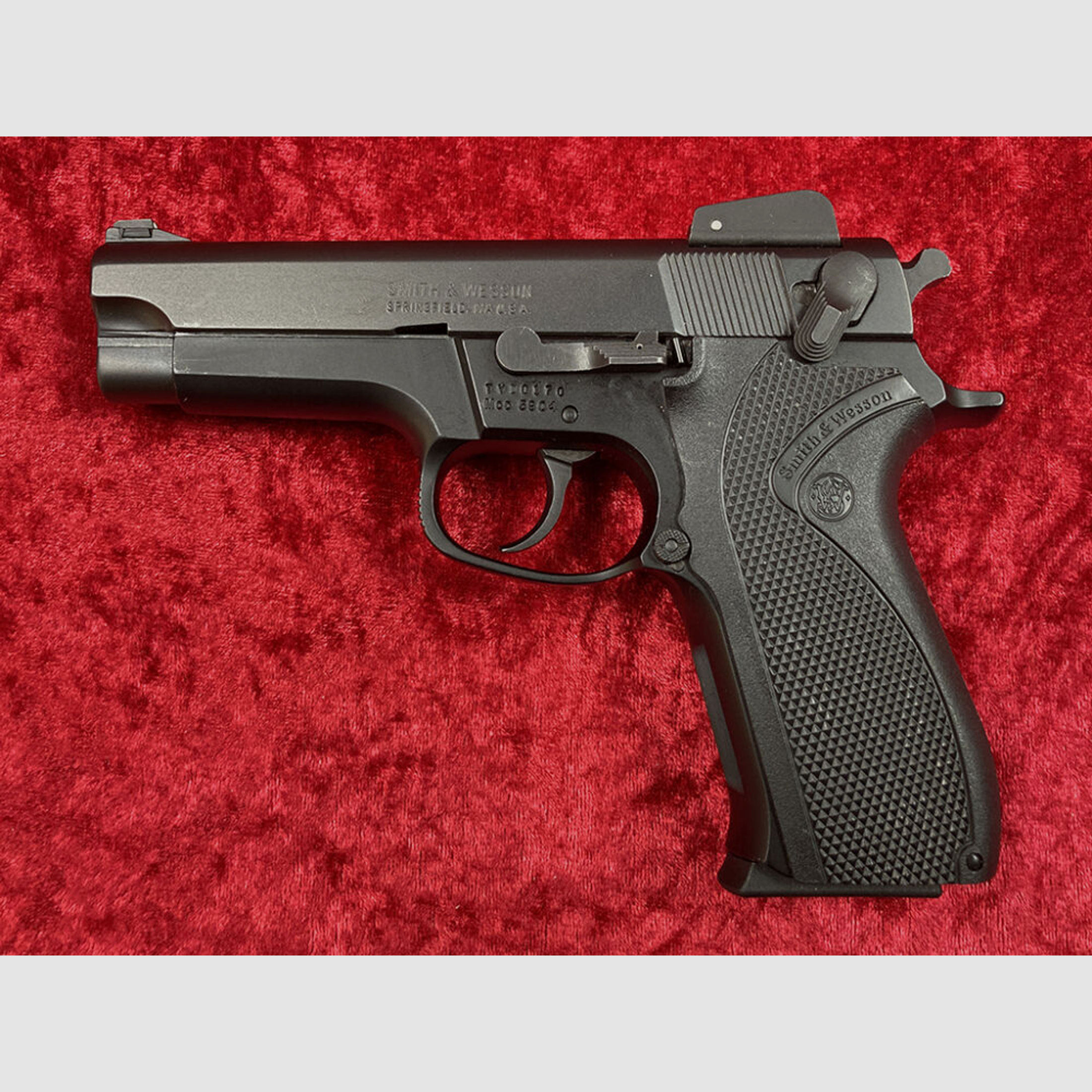 Smith & Wesson	 5904