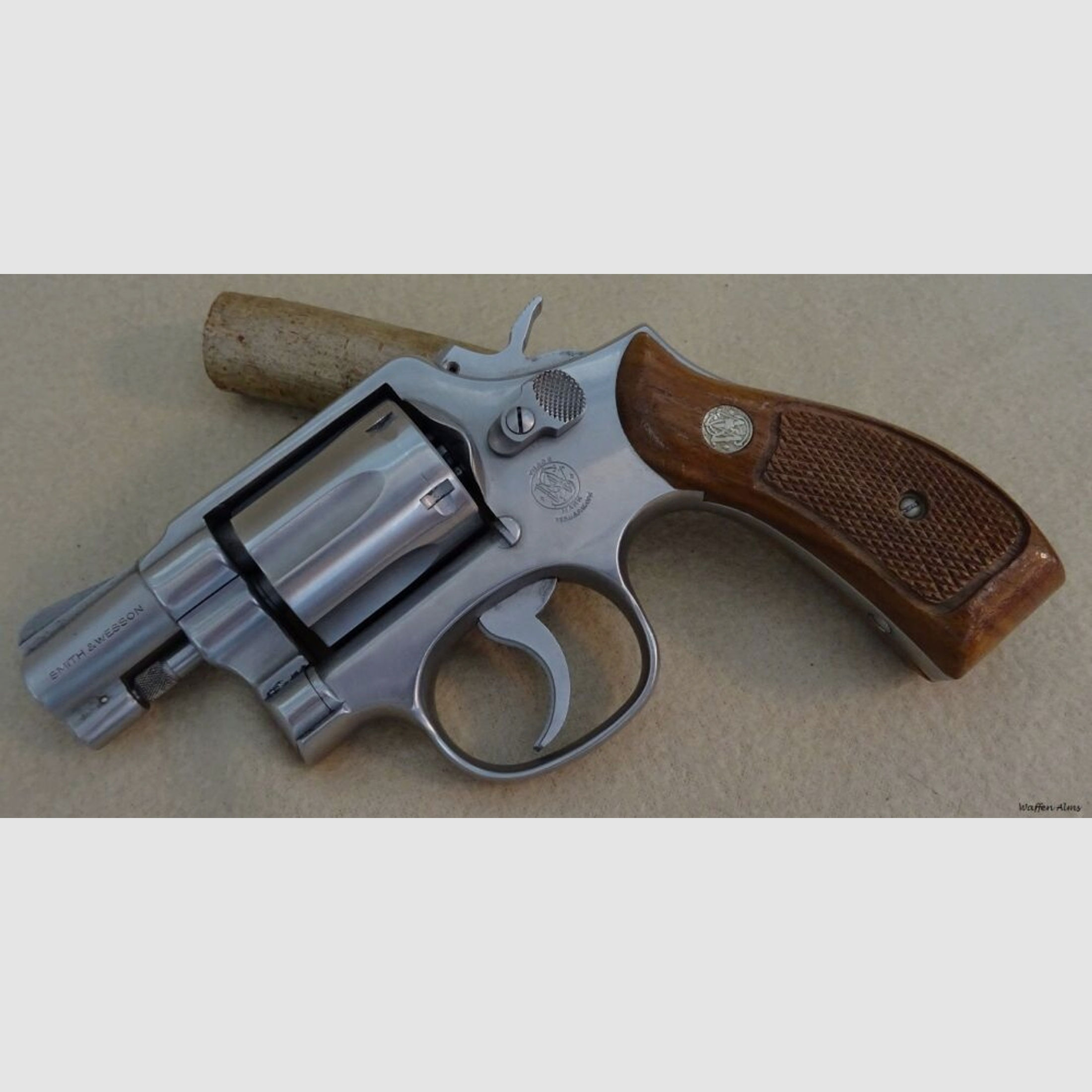 Smith & Wesson	 64-2