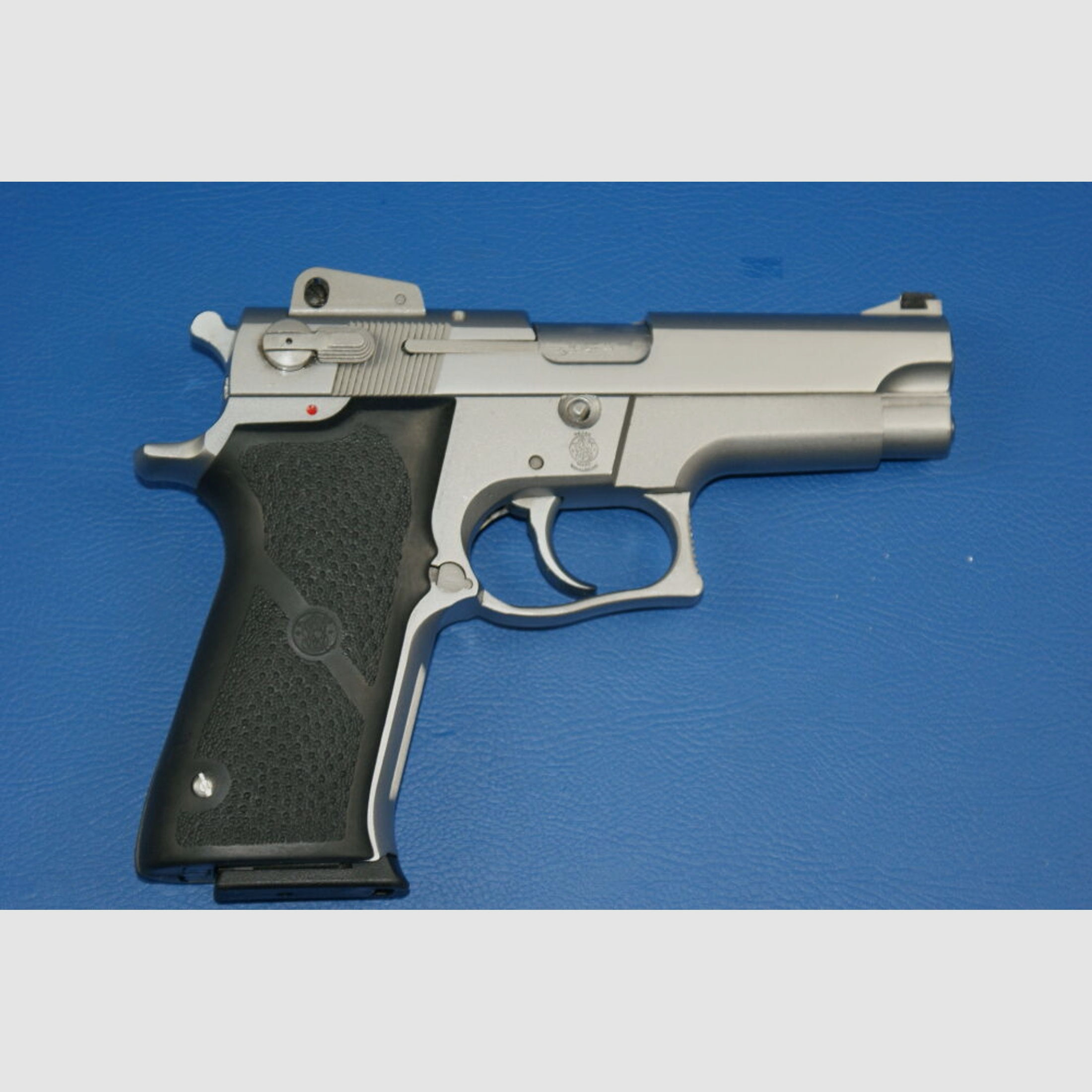 Smith & Wesson 5906	 9mmLuger