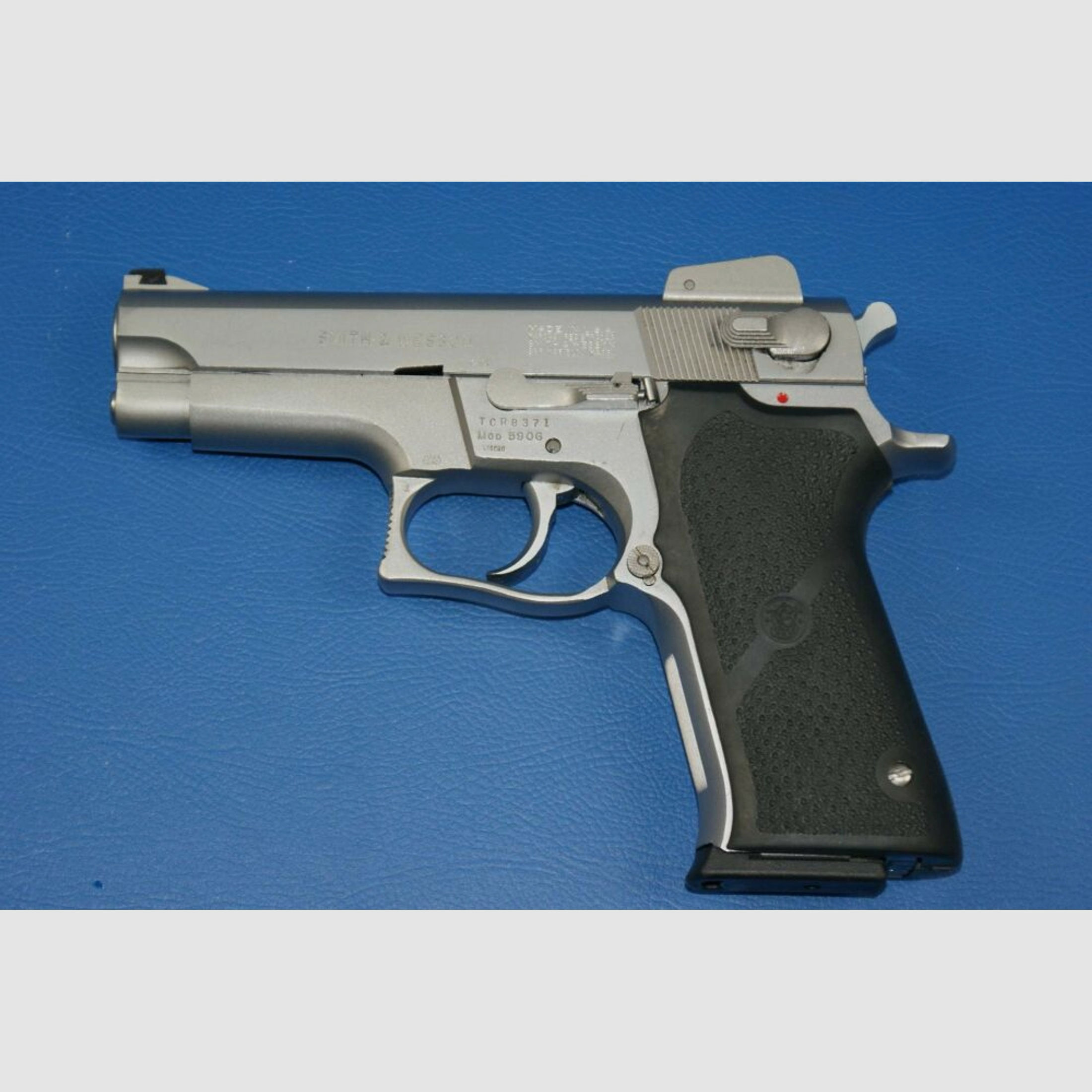 Smith & Wesson 5906	 9mmLuger