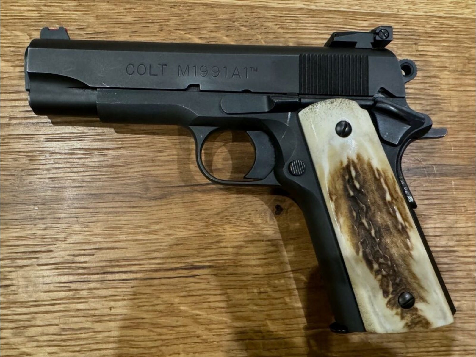 Colt	 M1991A1 Commander im Kaliber .45 mit Wechselsystem 9mm Luger