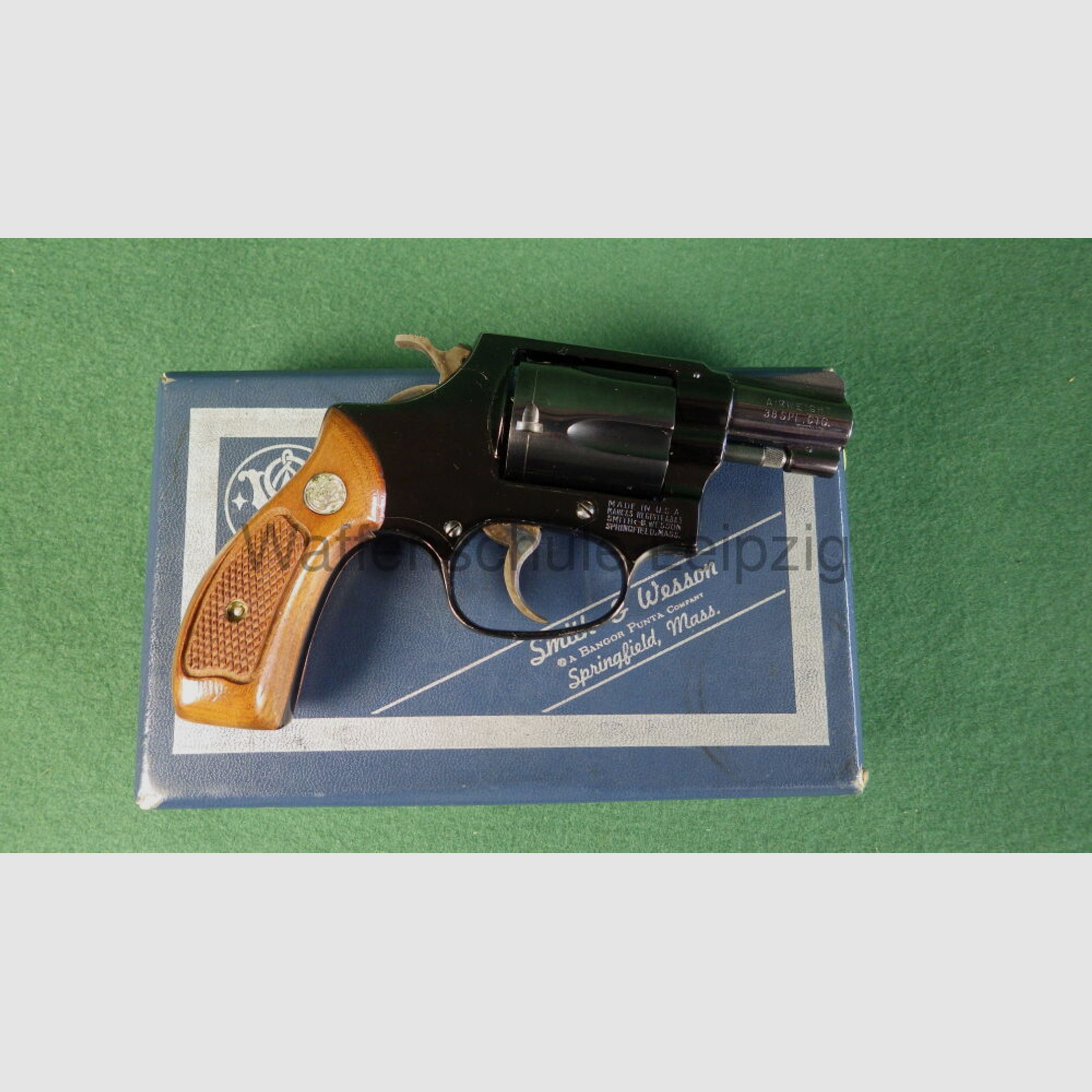 Smith & Wesson	 37
