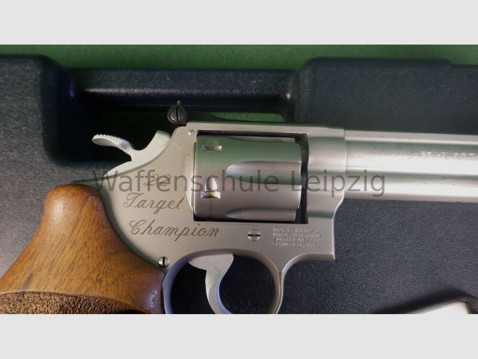 Smith & Wesson	 617 Target Champion