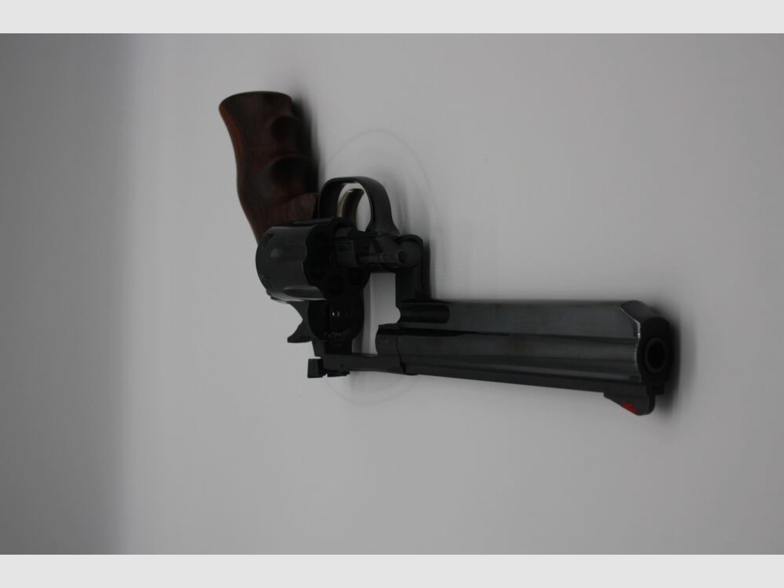 Dan Wesson Mod 15-2 Kaliber .357 Magnum 6 Zoll	 15-2 schwarz hochglanz