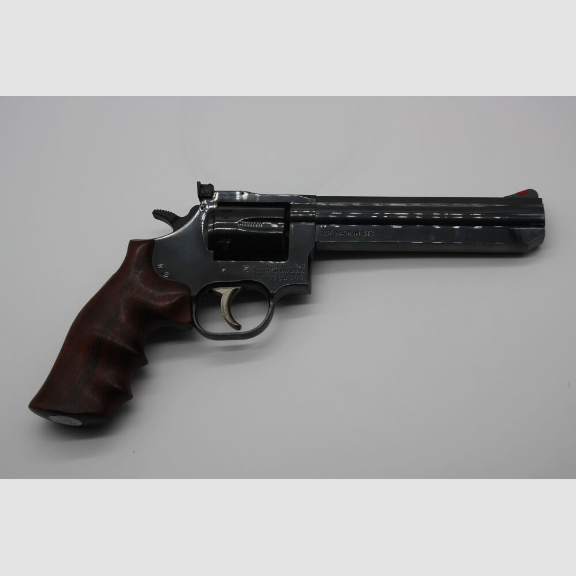 Dan Wesson Mod 15-2 Kaliber .357 Magnum 6 Zoll	 15-2 schwarz hochglanz