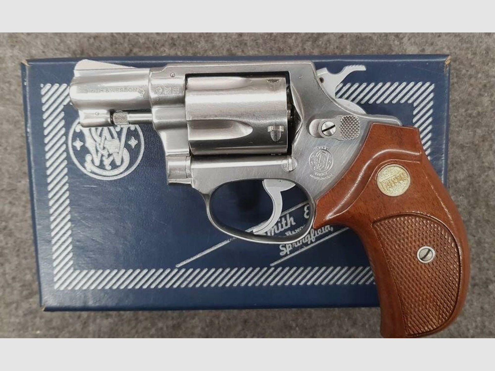 Smith & Wesson	 60