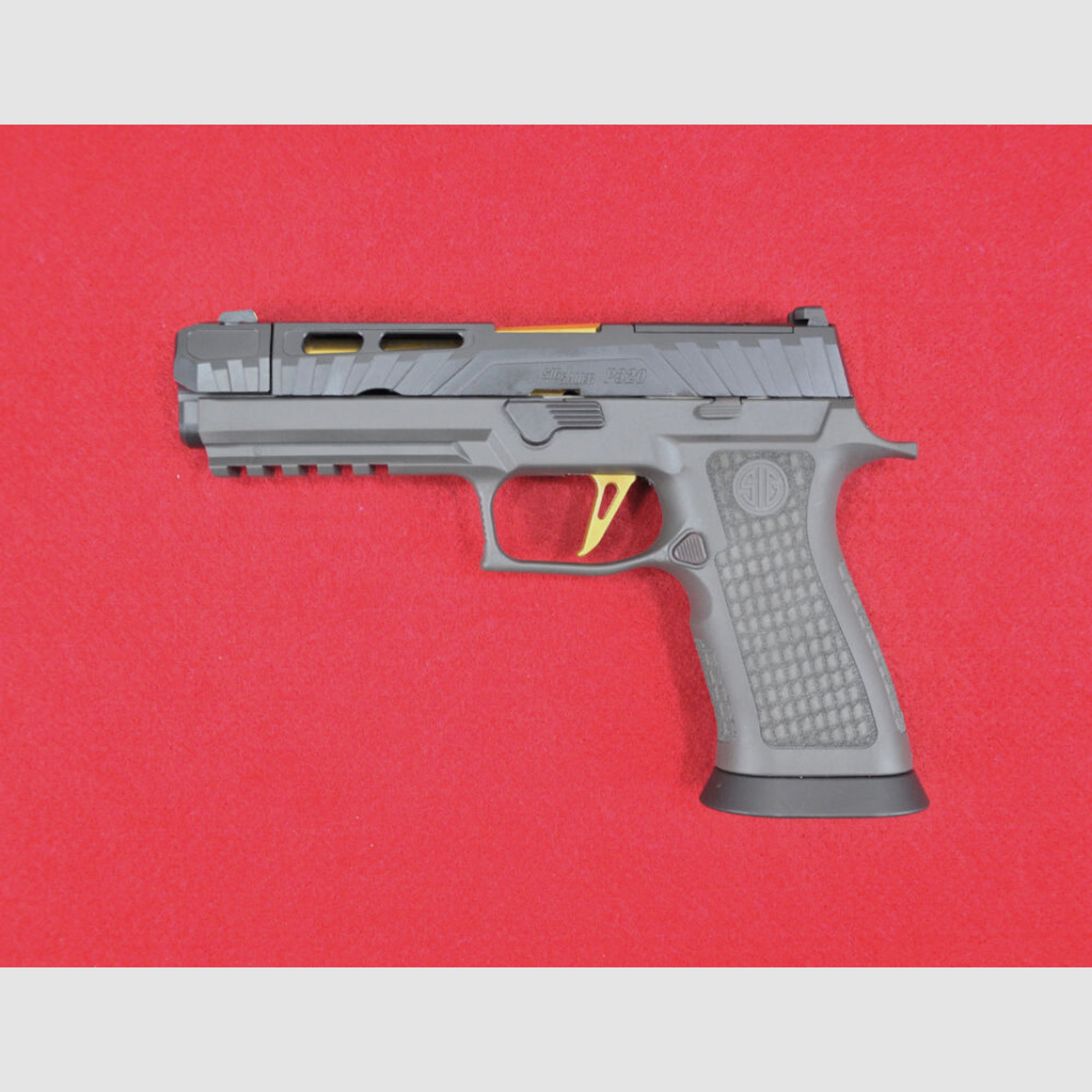 Sig Sauer	 P320 Spectre Comp Gold 9mm Luger