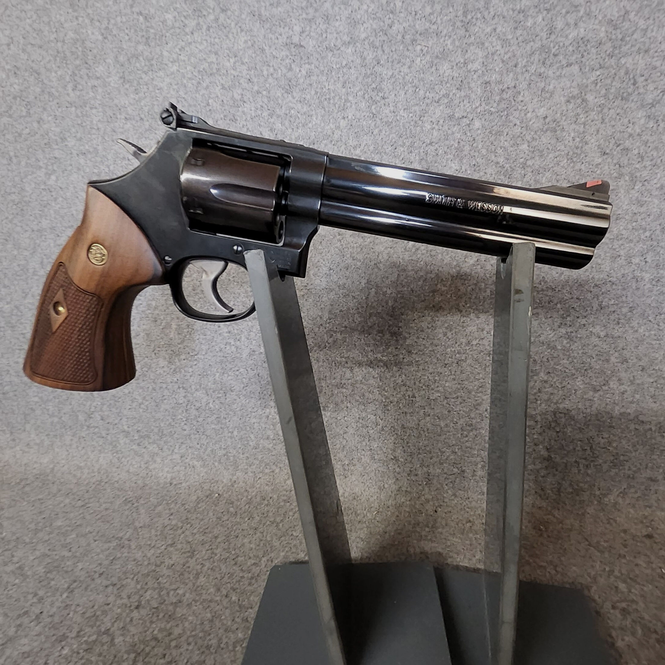 Smith & Wesson	 586-8