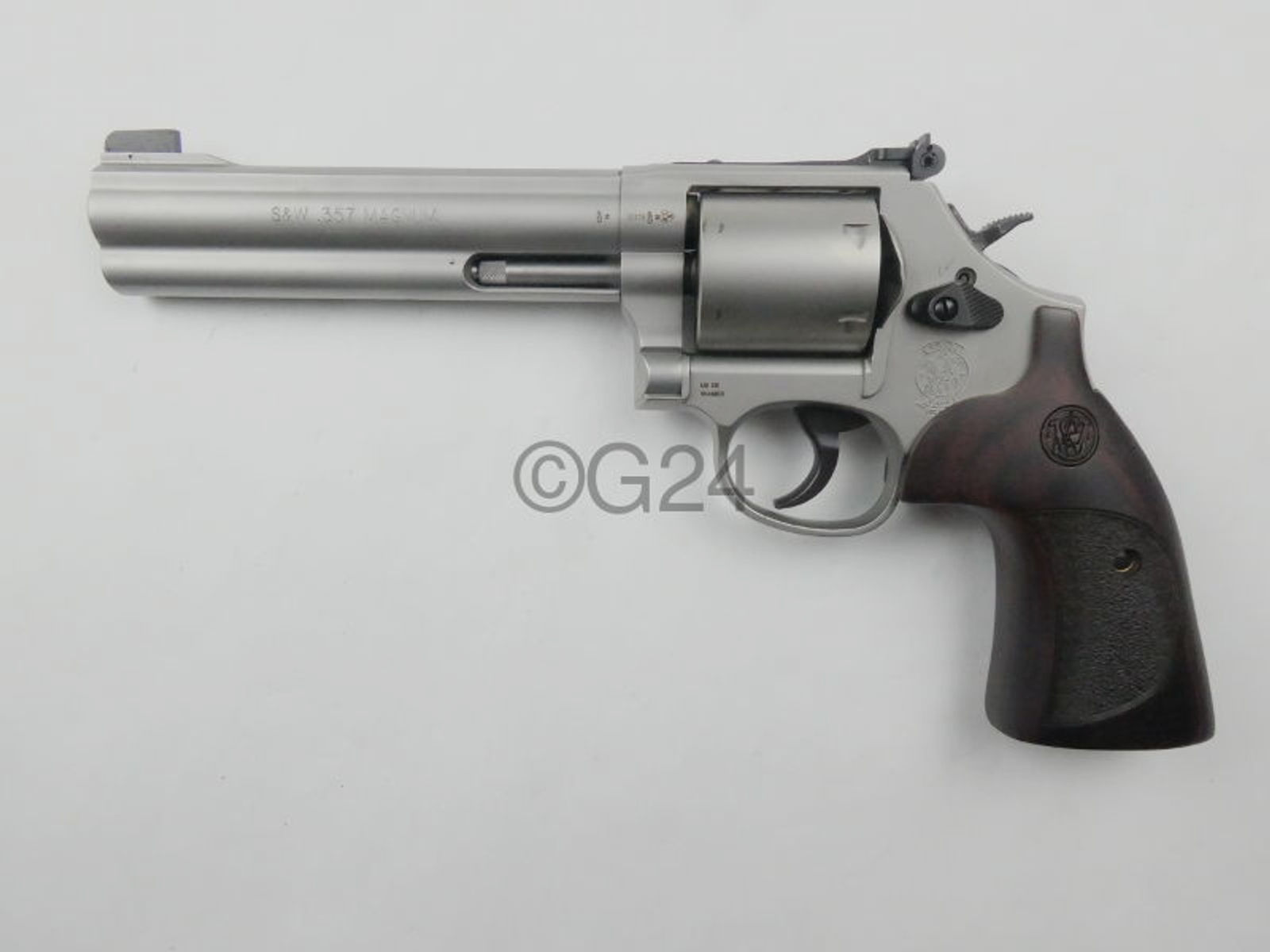Smith & Wesson	 686-6 International