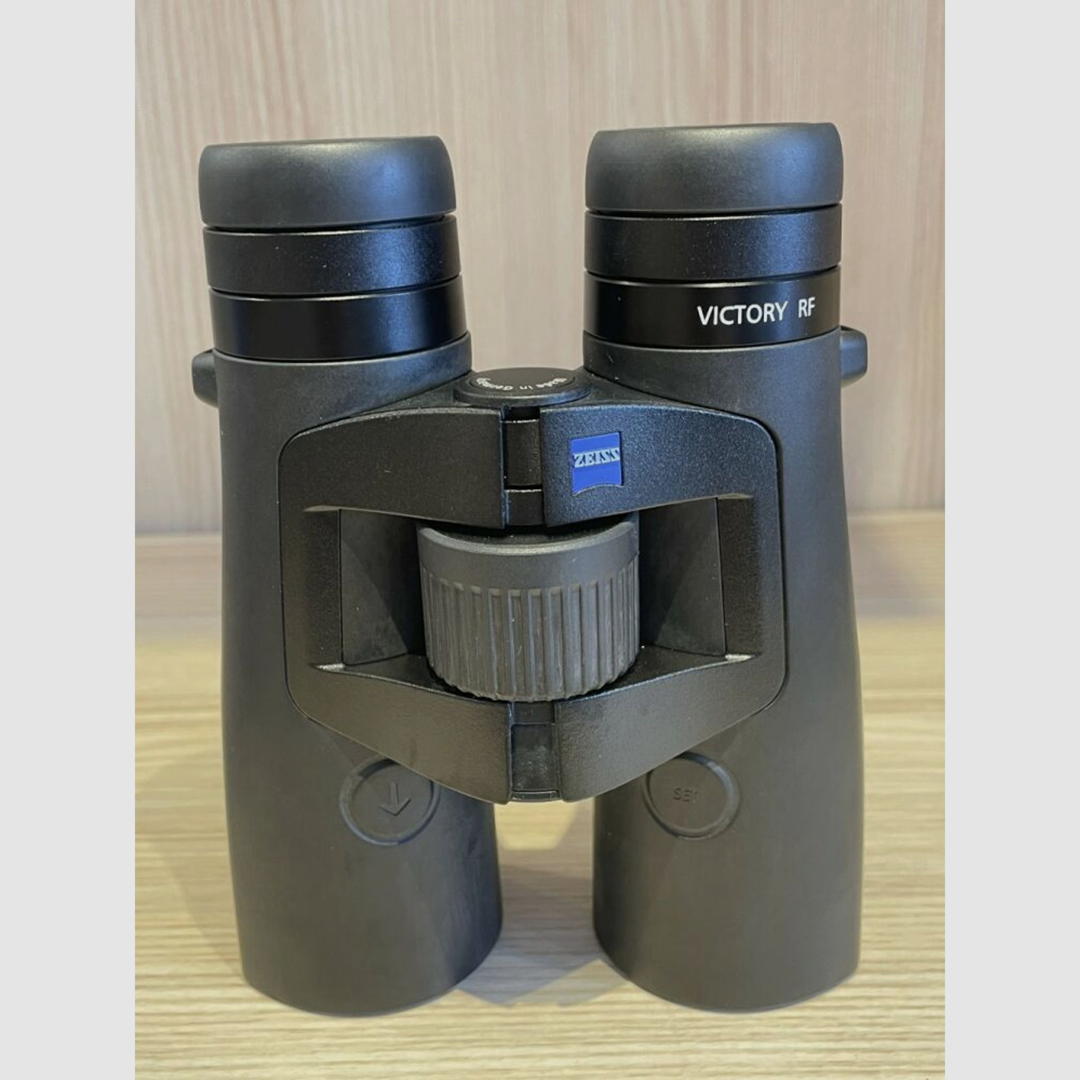 ZEISS	 VICTORY RF 8x42