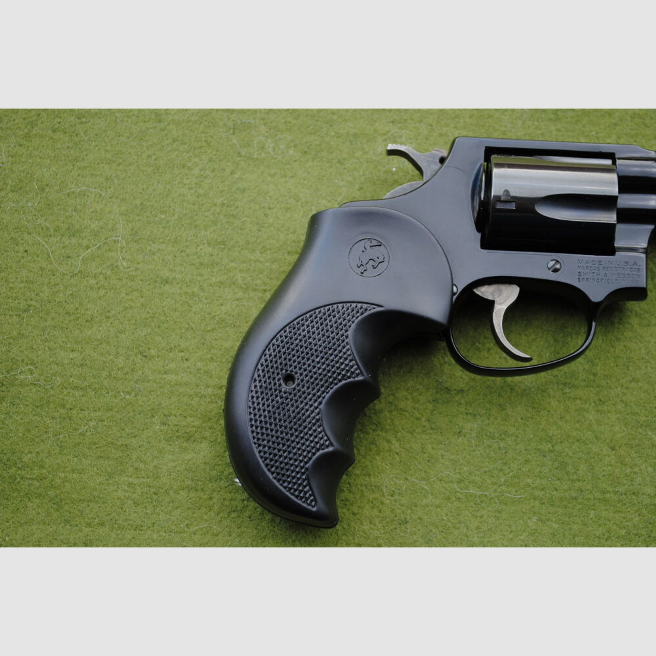 Smith & Wesson M 37, Lauflänge 2 ", Gummigriffschalen