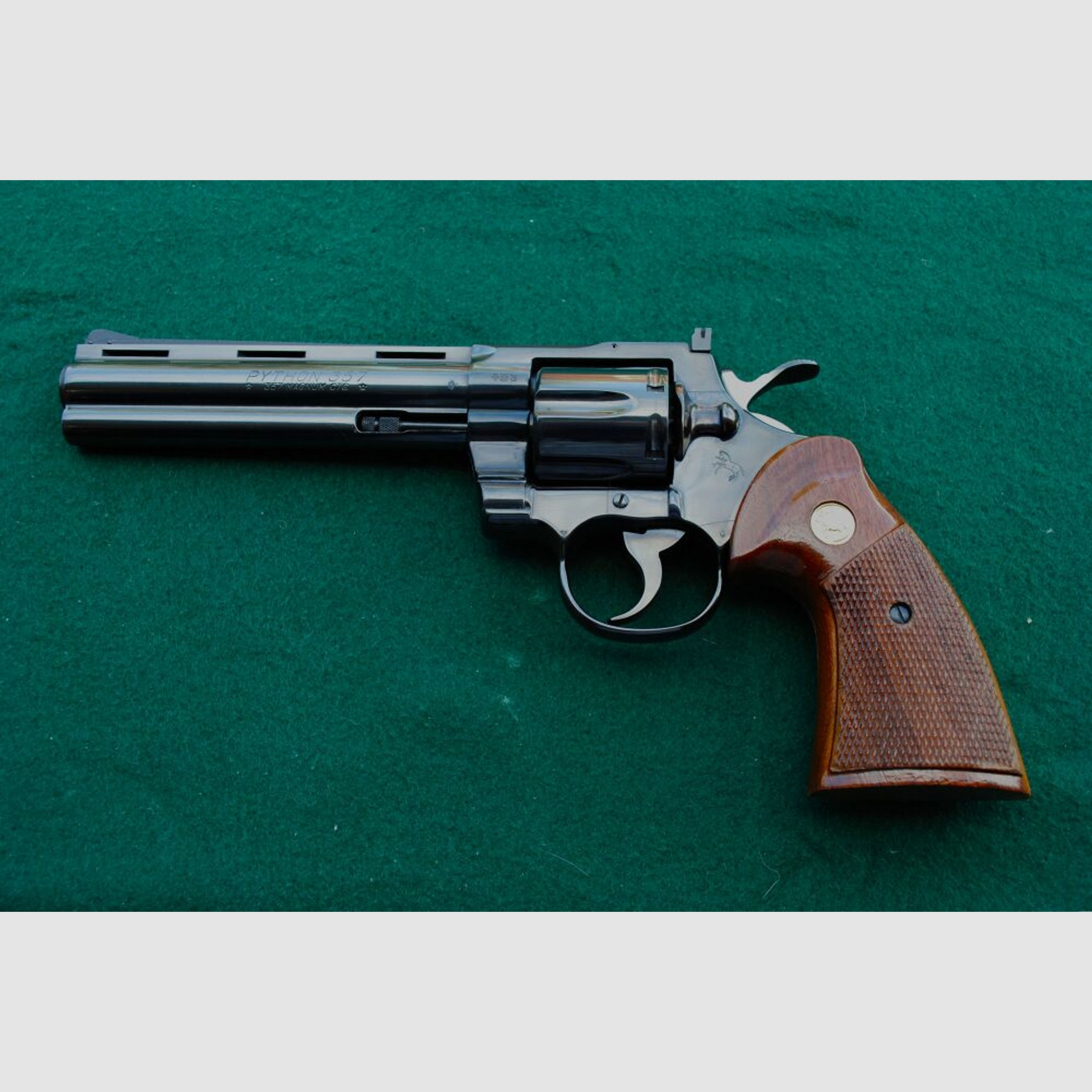 Colt Python, Beschuss 82, 6 " LL, Original Colt Griffschalen