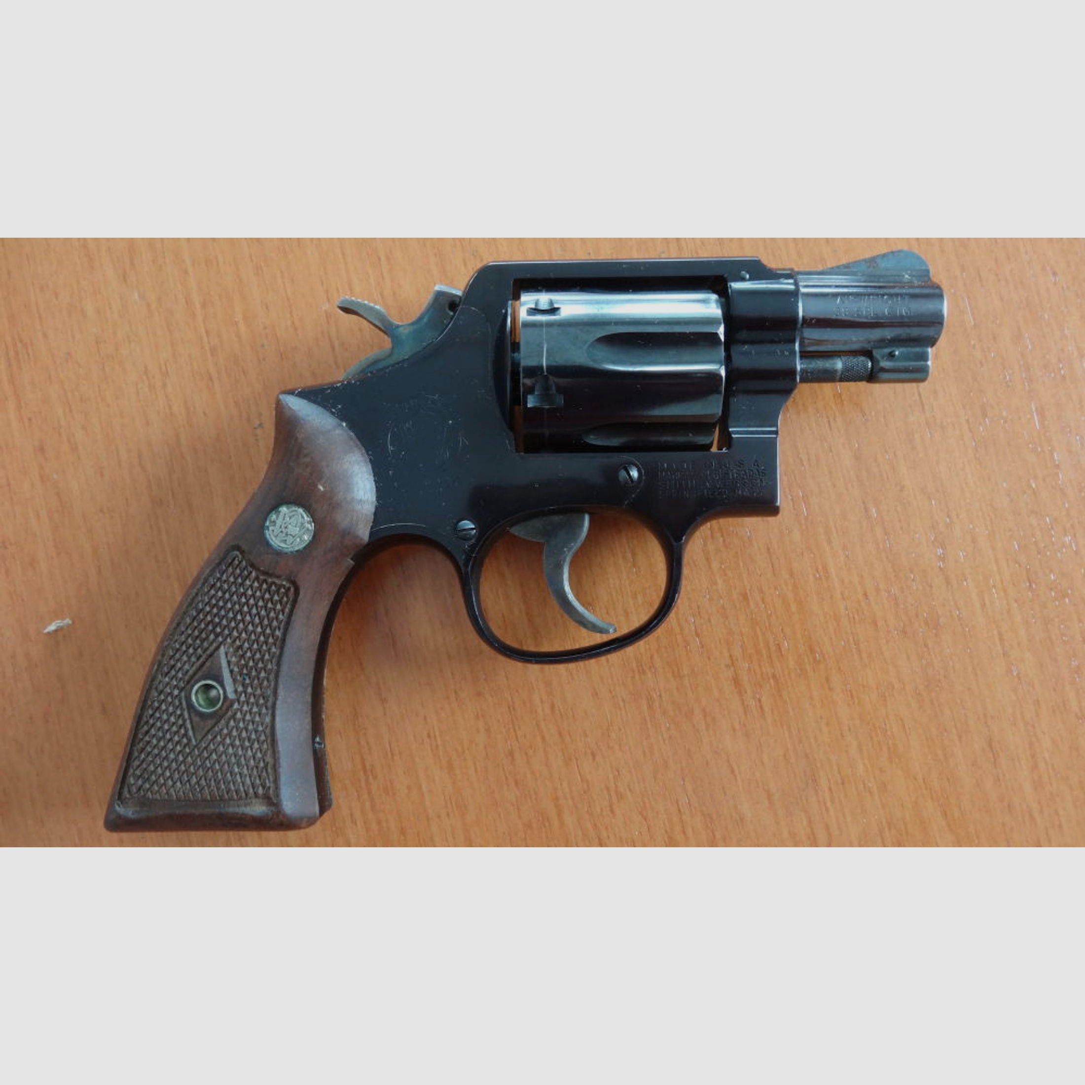 REVOLVER: SMITH & WESSON MODEL	 REVOLVER: SMITH & WESSON MODEL 12-1 AIRWEIGHT CAL. 38 SPECIAL.
