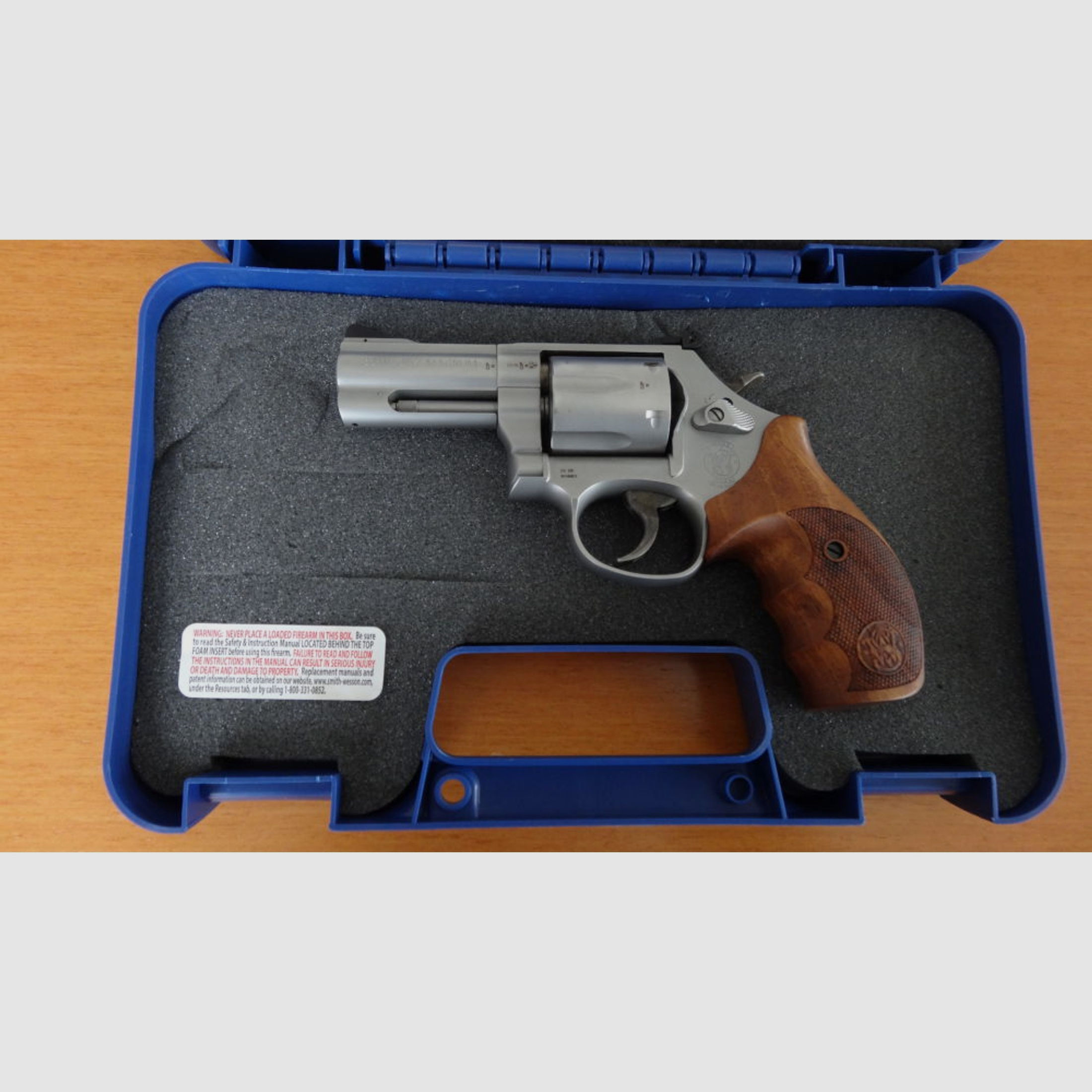 Smith & Wesson	 S&W REVOLVER: 686 .357 MAGNUM SECURITY SPECIAL 3" LAUF