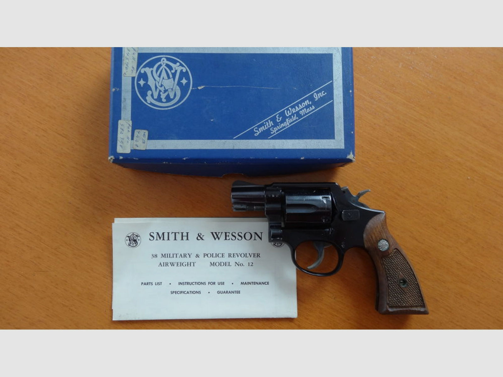 REVOLVER: SMITH & WESSON MODEL	 REVOLVER: SMITH & WESSON MODEL 12-1 AIRWEIGHT CAL. 38 SPECIAL.