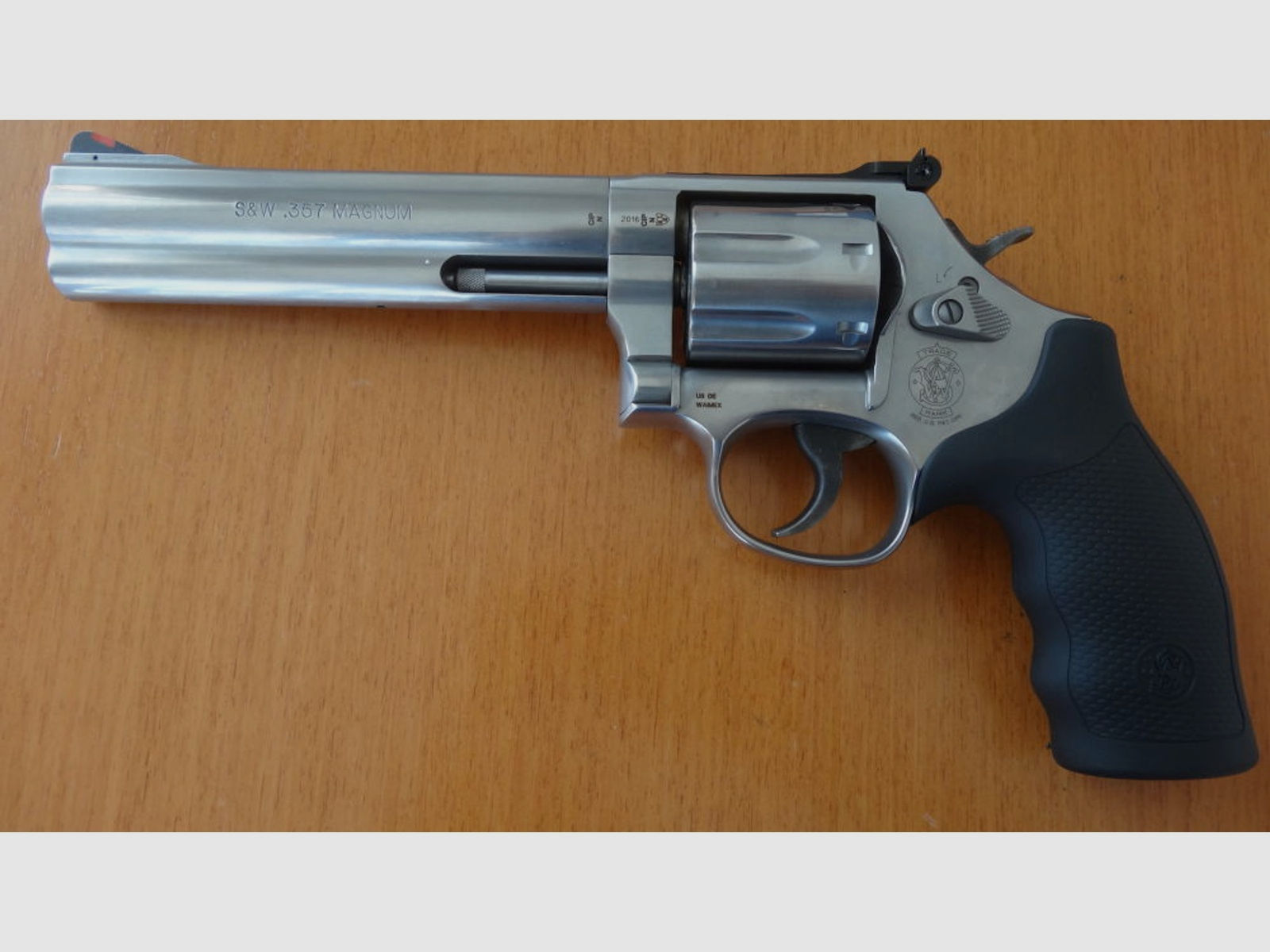 Smith & Wesson	 Smith & Wesson Revolver: Mod. 686 WO Plus 7- Schuss .357 Magnum.