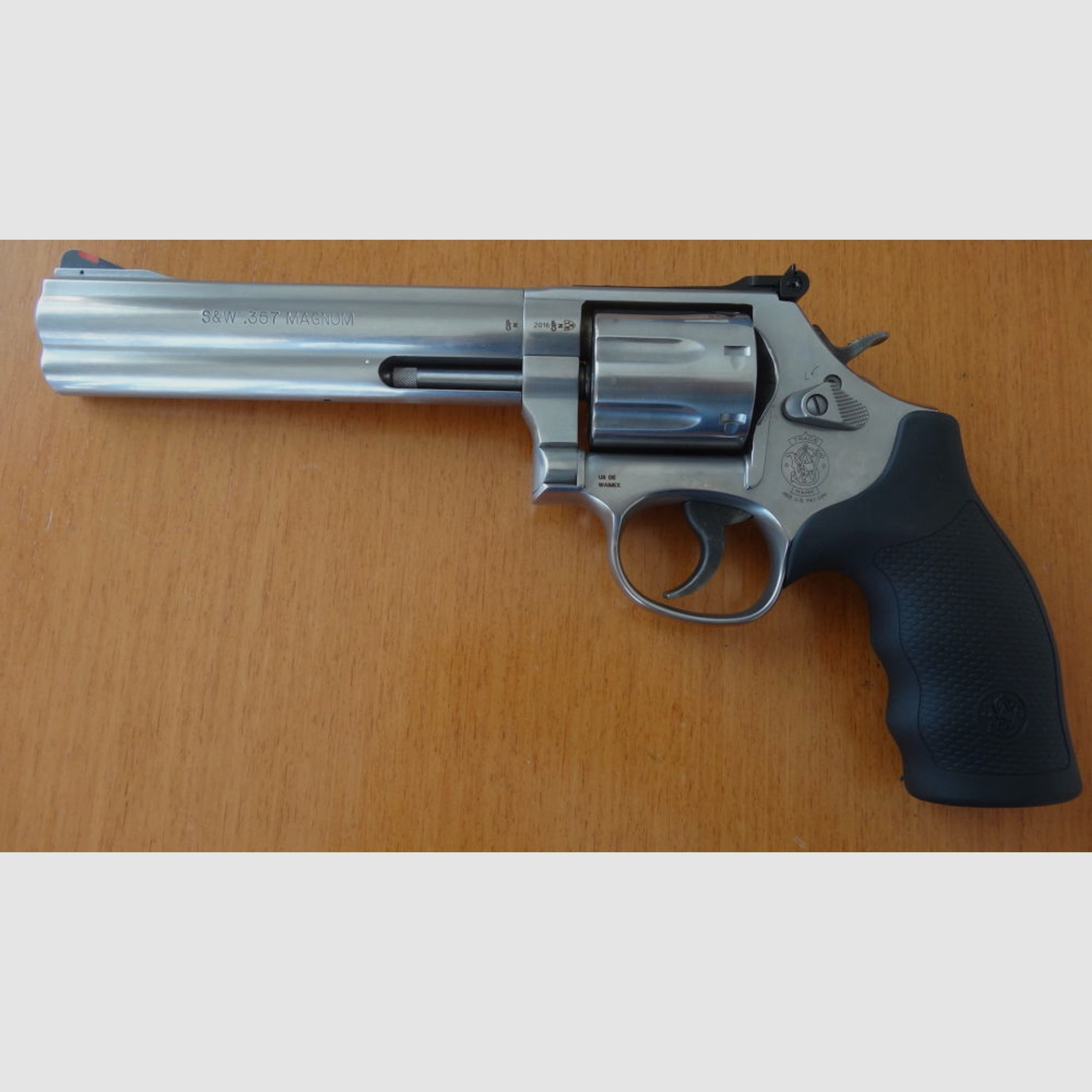 Smith & Wesson	 Smith & Wesson Revolver: Mod. 686 WO Plus 7- Schuss .357 Magnum.