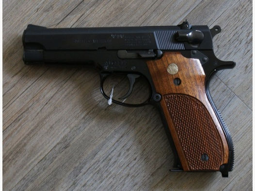 Smith & Wesson	 39