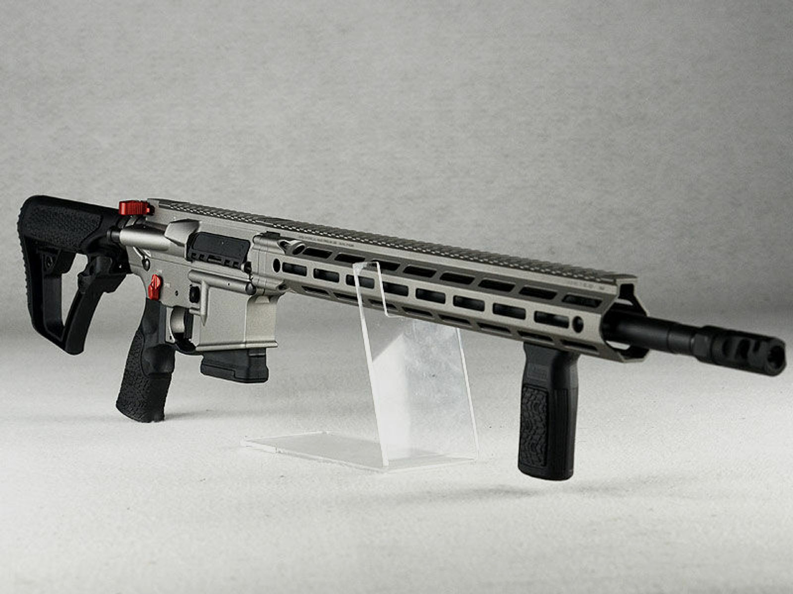 Daniel Defense	 M4 V7 PRO Gun Metal Grey