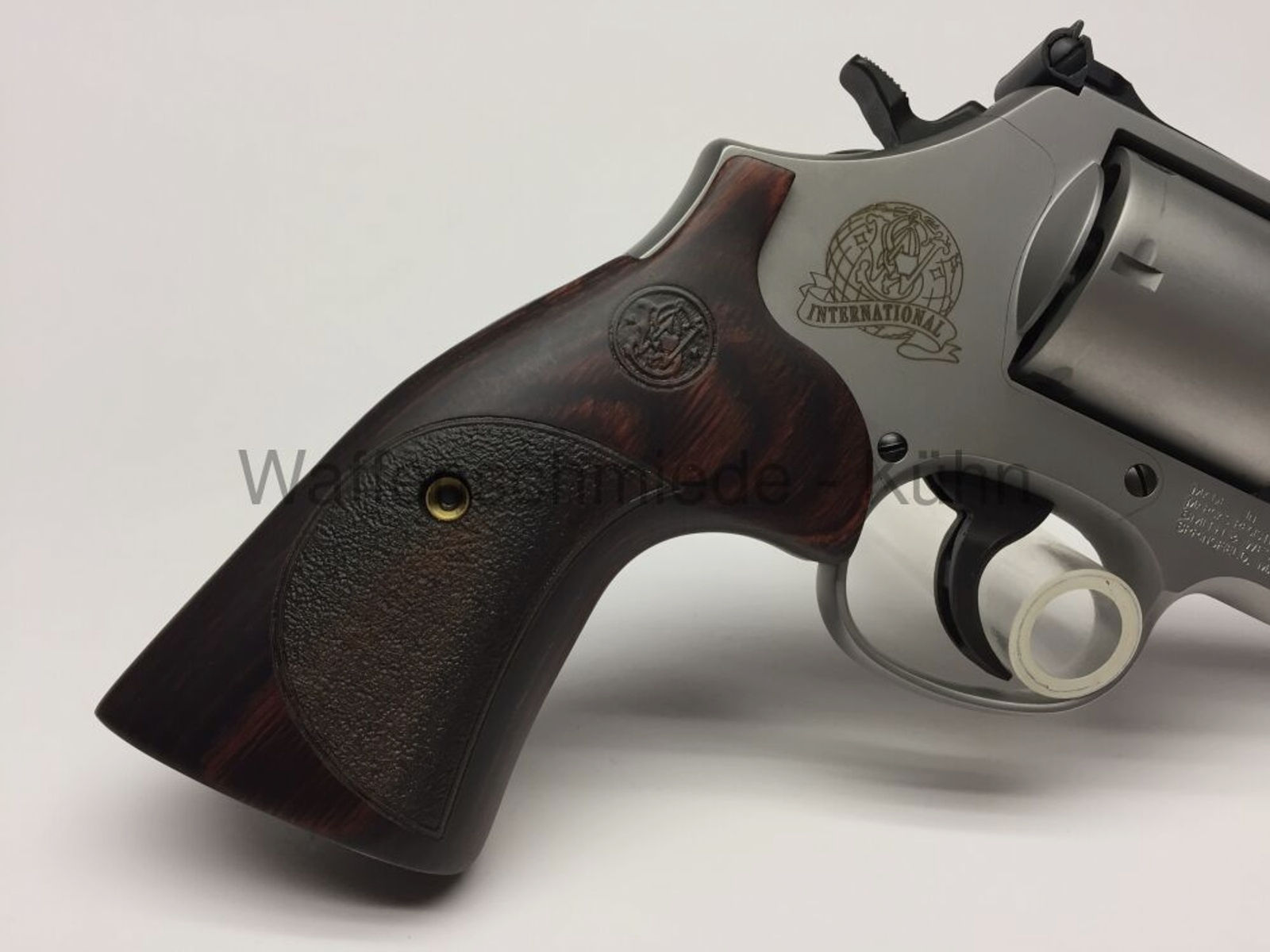 Smith & Wesson	 686 International