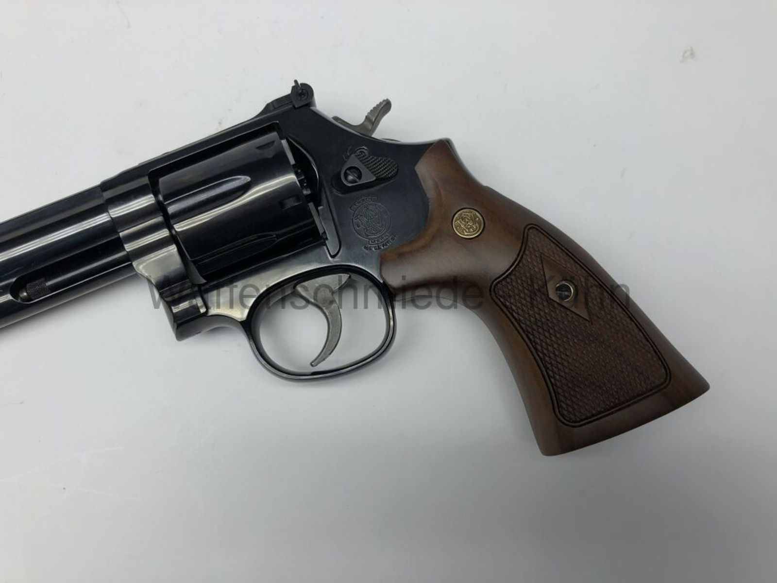 Smith & Wesson	 586-8