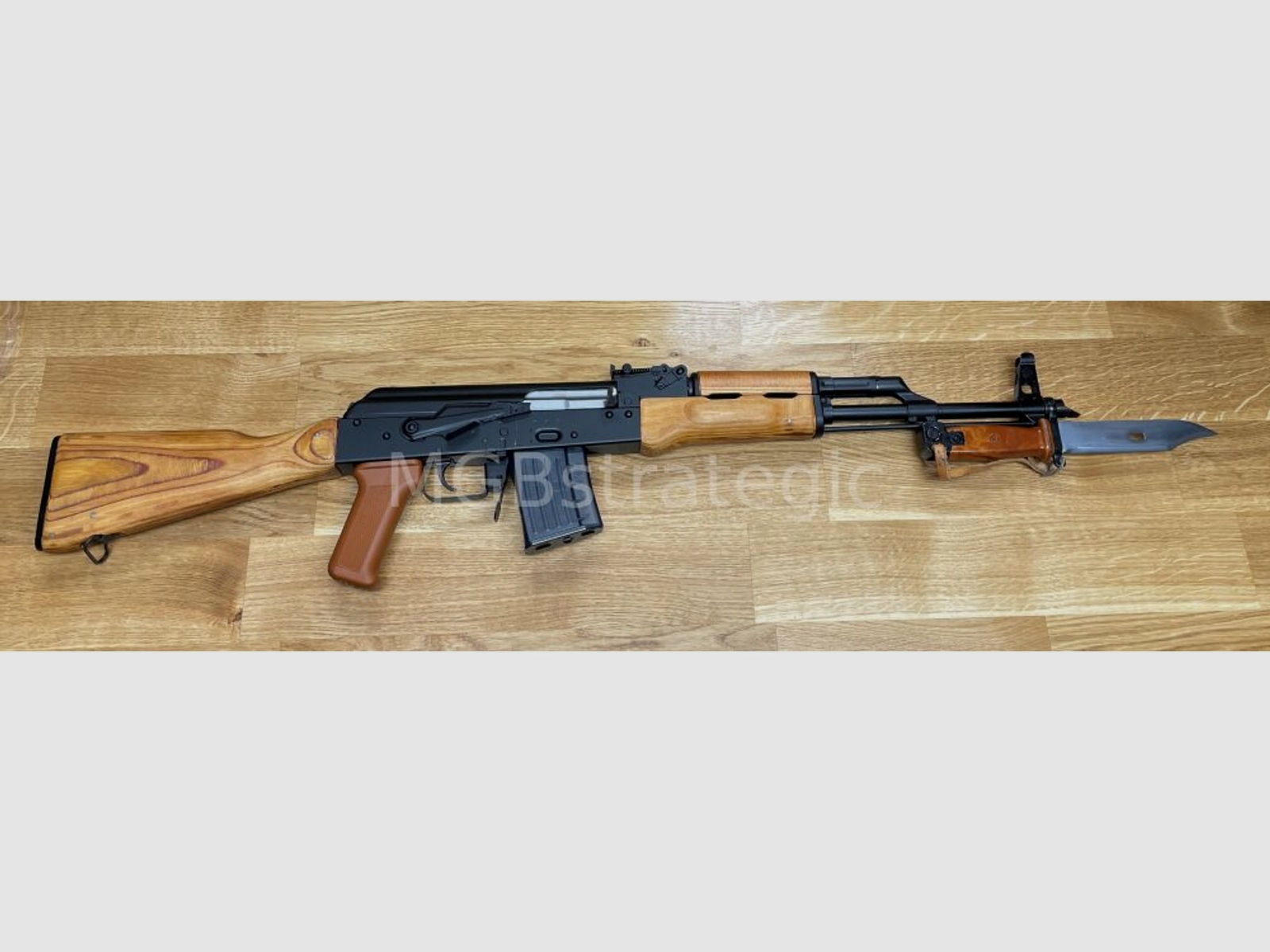 WBP Jack - halbautom. Büchse .223Rem - System AKM AK47 AK74	 Schichtholzschäftung - mit Mündungsfeuerdämpfer - Made in Poland - Neuheit!