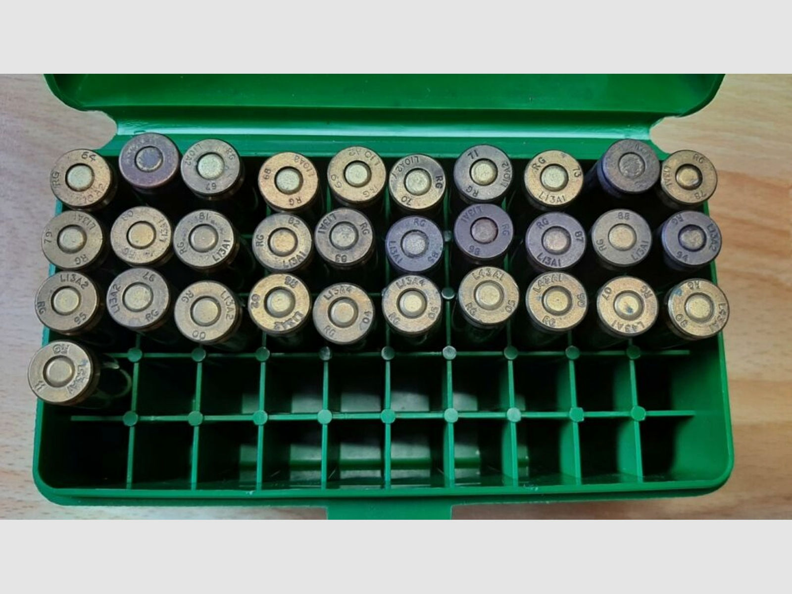 Sammlermunition Platzpatronen unterschiedlicher Lose	 RG Kartuschenmunition Salut Militär Behörde