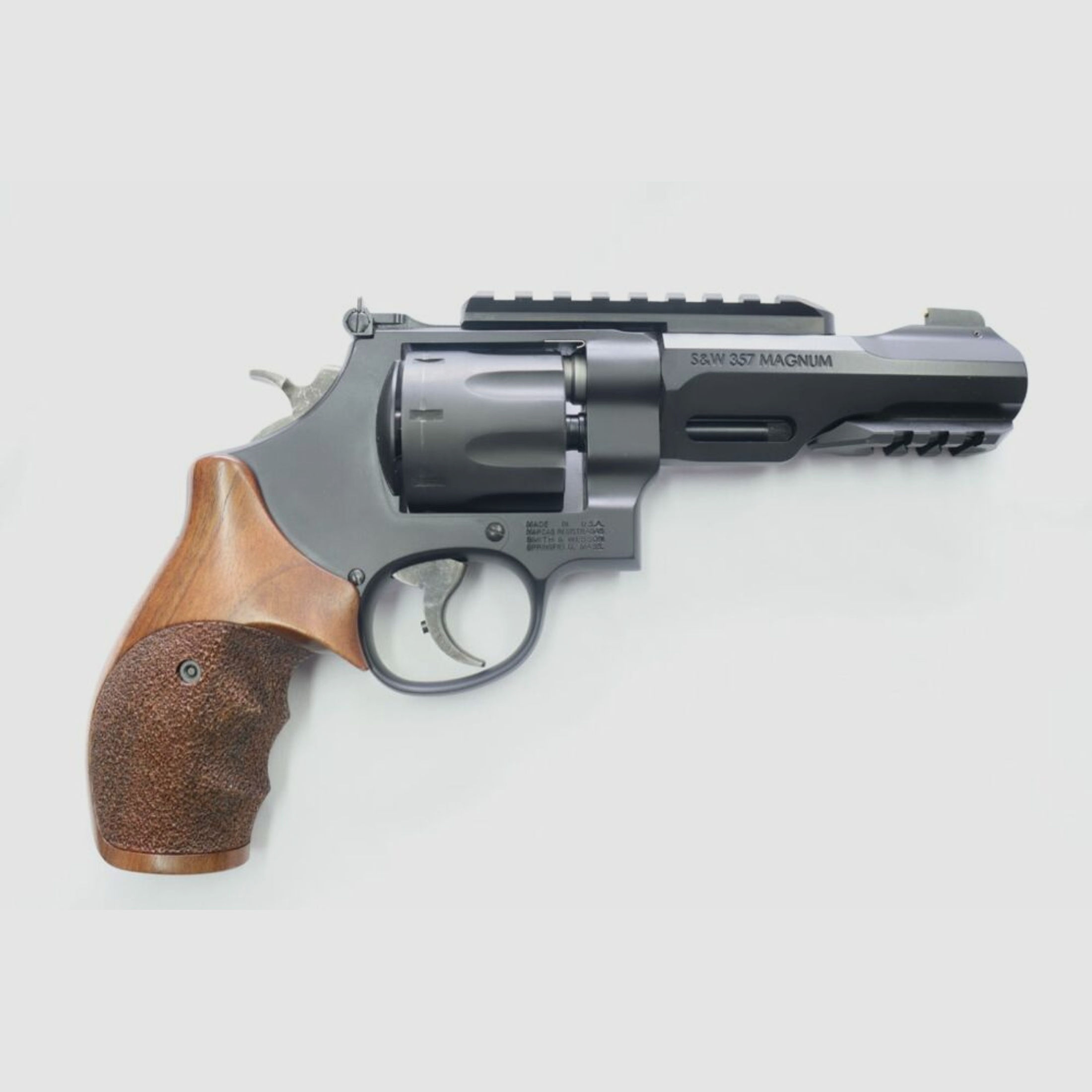 Smith & Wesson	 327 TRR , 5 '' Performance Center