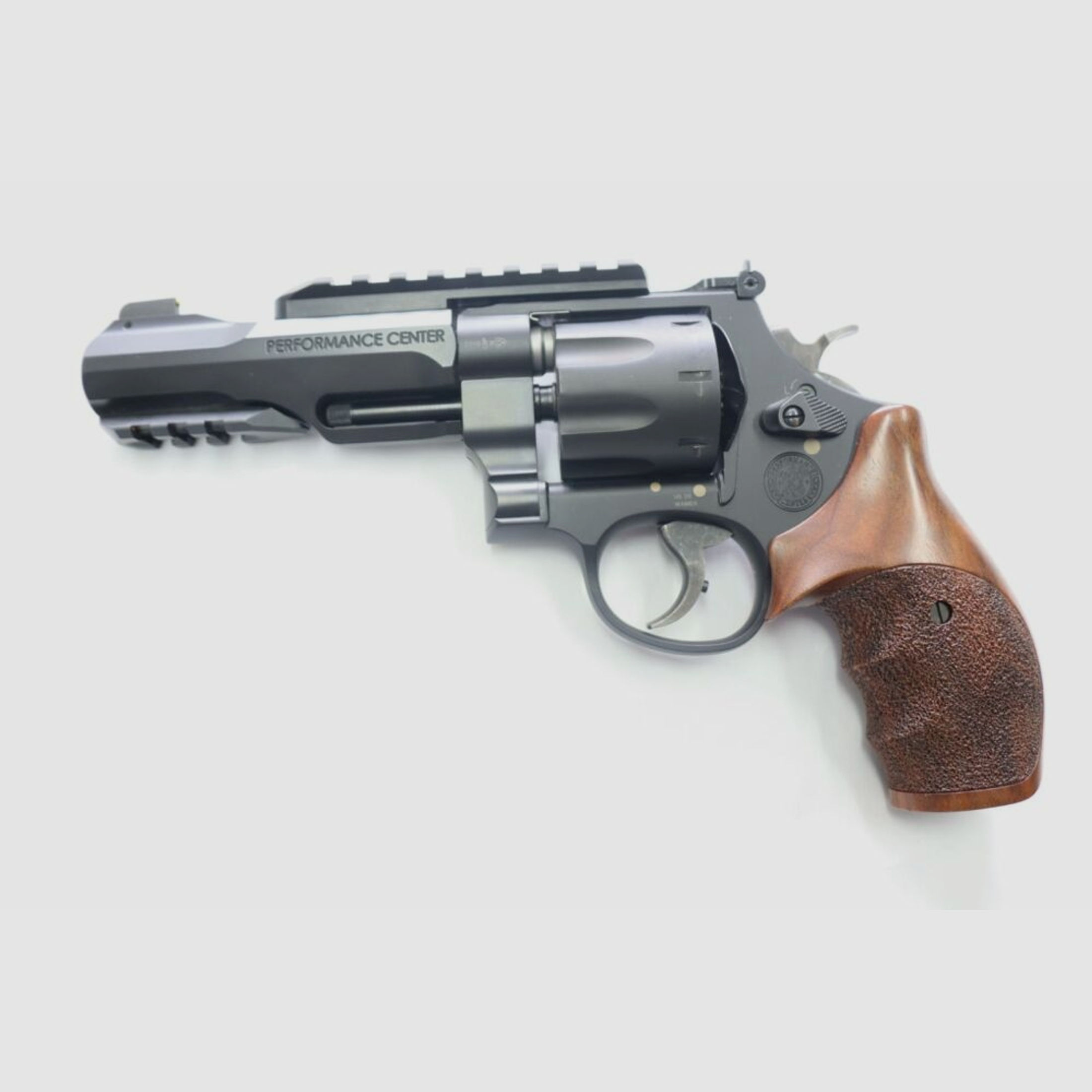Smith & Wesson	 327 TRR , 5 '' Performance Center