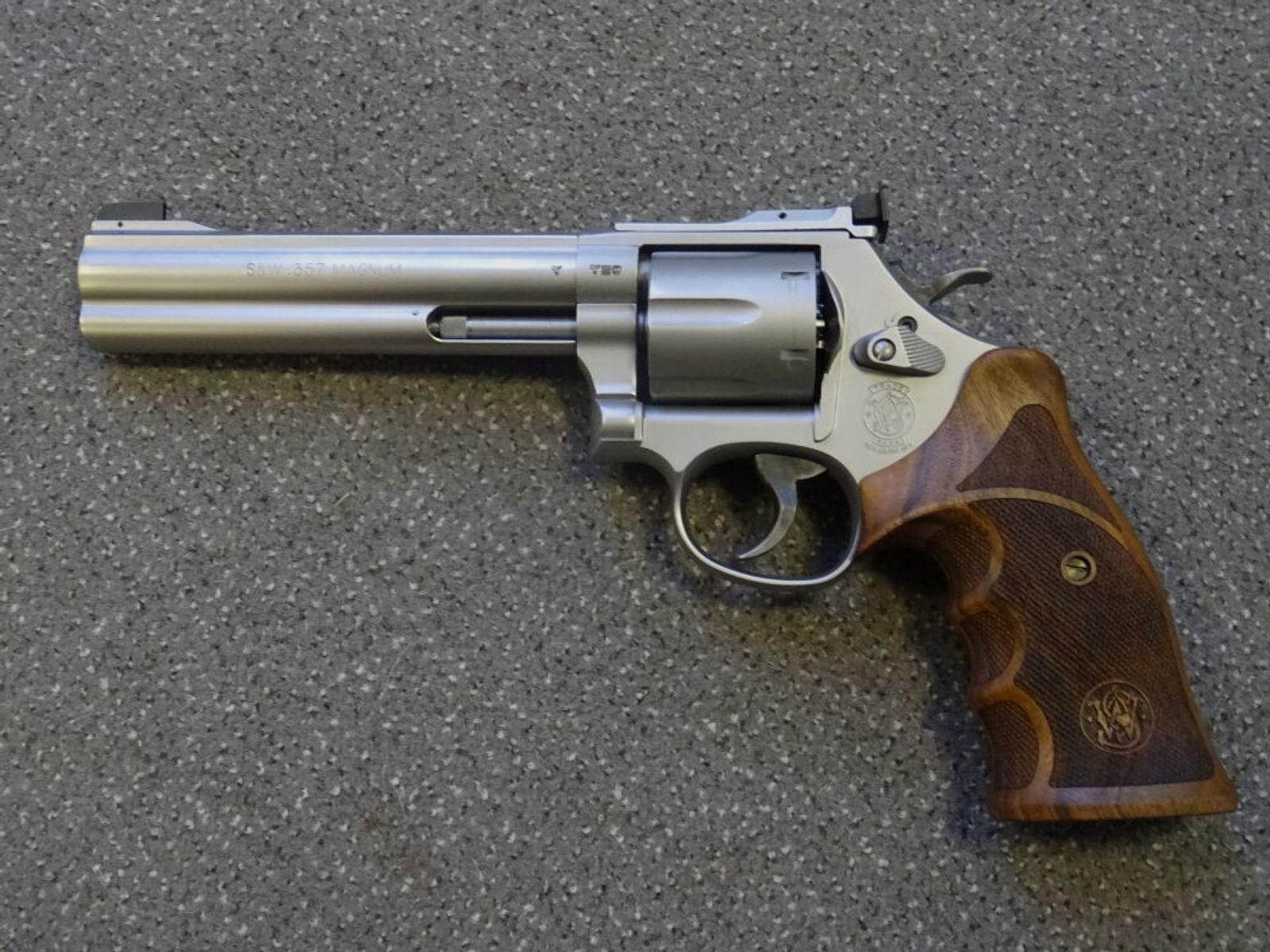 S&W SMITH & WESSON	 686-6 TARGET CHAMPION 6"