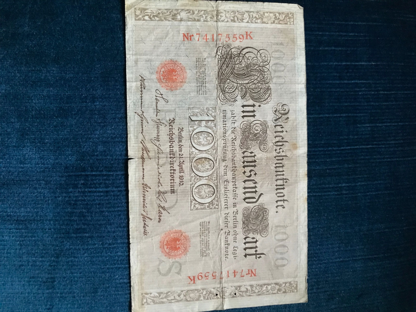 1000 Reichsmark Schein und 2x One Dollar Scheine.