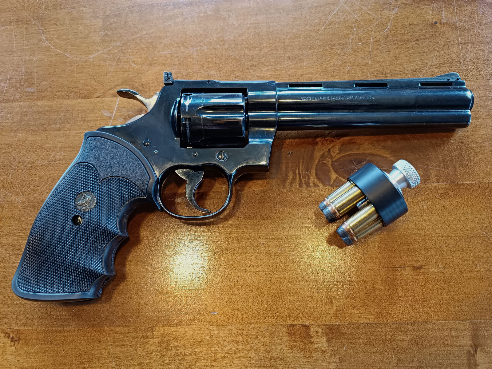 Colt Python .357 Magnum 6 Zoll plus 900 Schuss und Speedloader