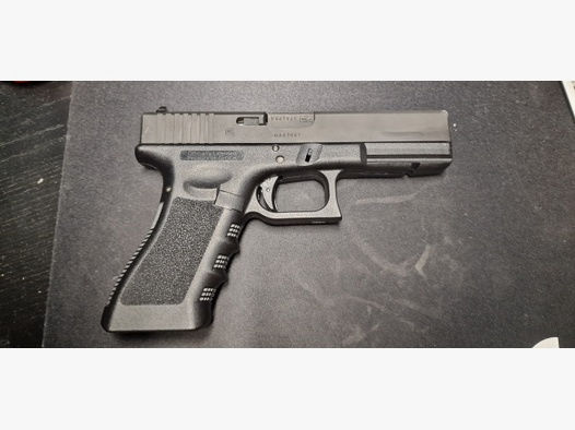 VFC Glock 17 Gen. 5 mit Metallschlitten GBB 6mm BB schwarz mit DREI Magazinen