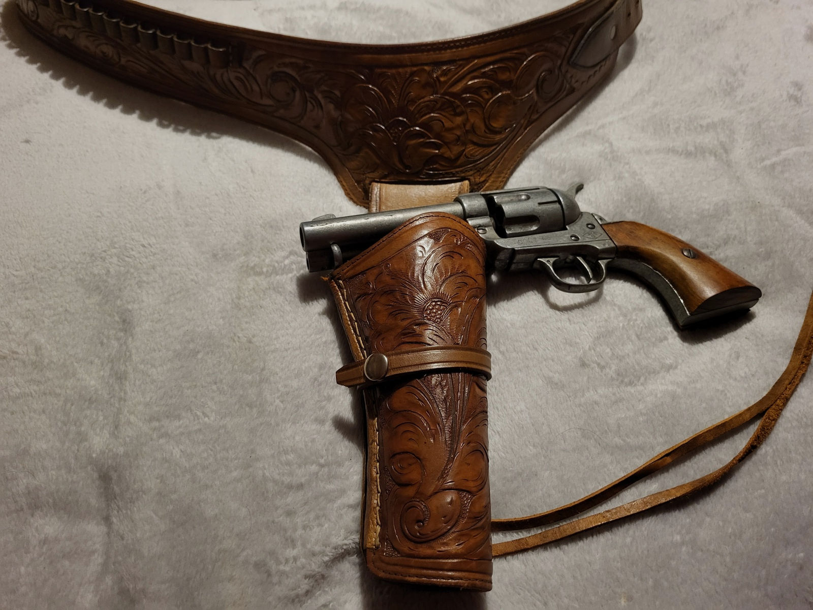 Colt 45 BKA 98 mit Lederholster ( Gürtel ) aus Mexico 
