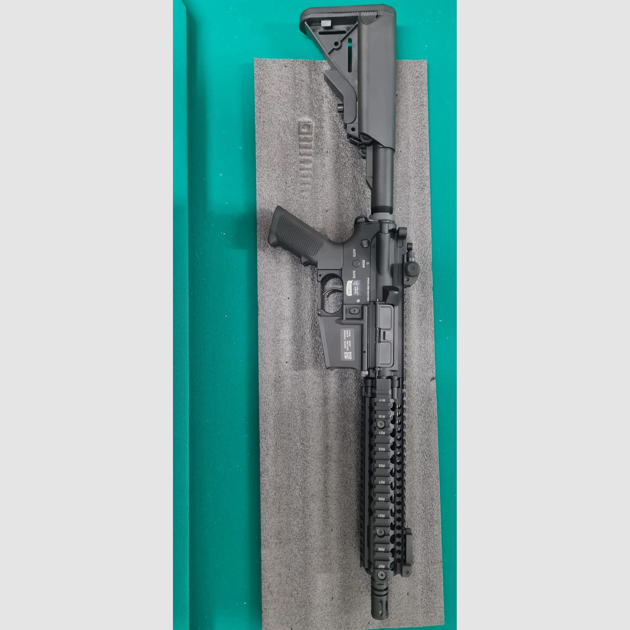 Verkaufe Specna Arms SA-A03 ONE carbine assault replica, schwarz + zubehör 
