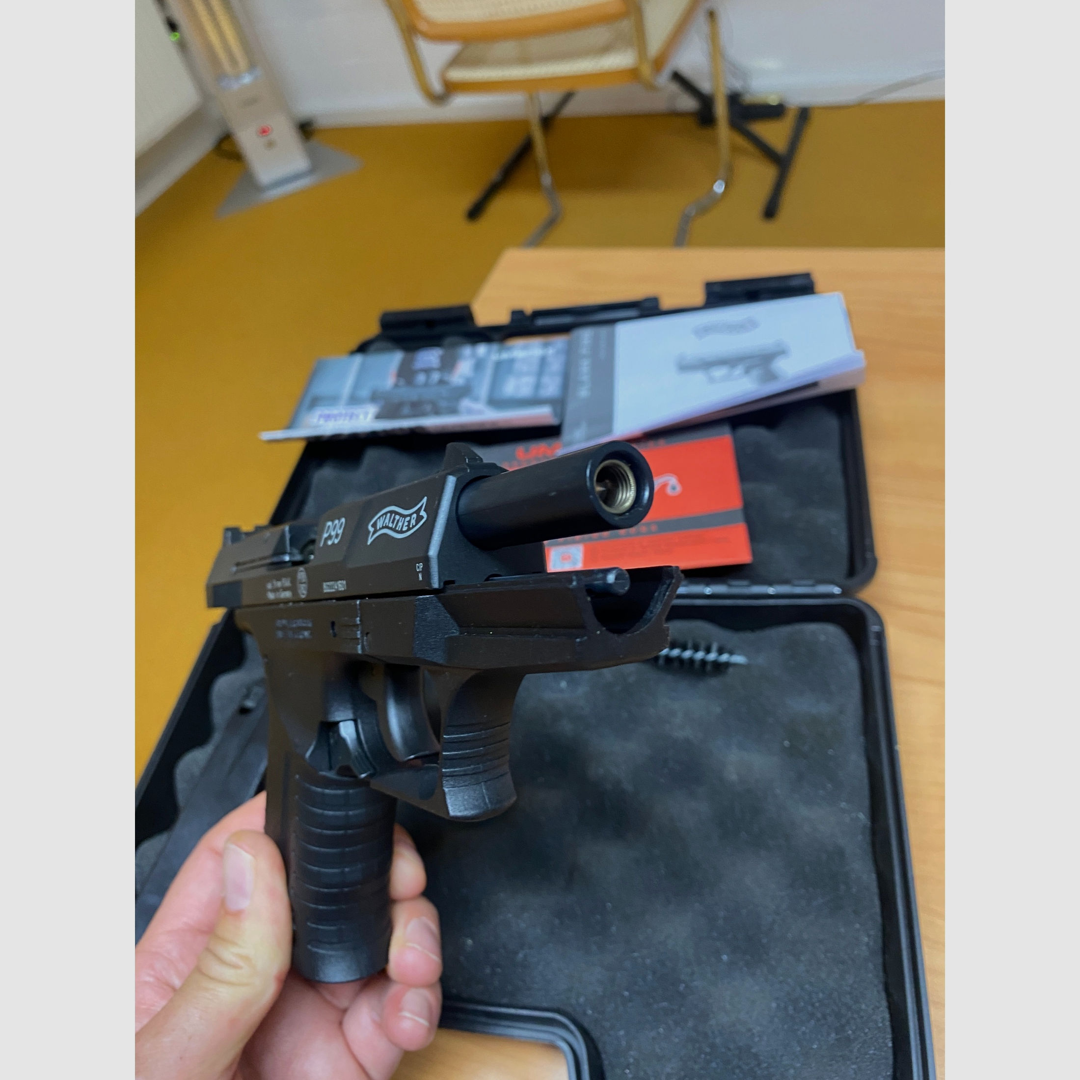 Walther P99 Schreckschuss Pistole 9 mm P.A.K. wie neu - nur zur Trockenübung benutzt mit Koffer 
