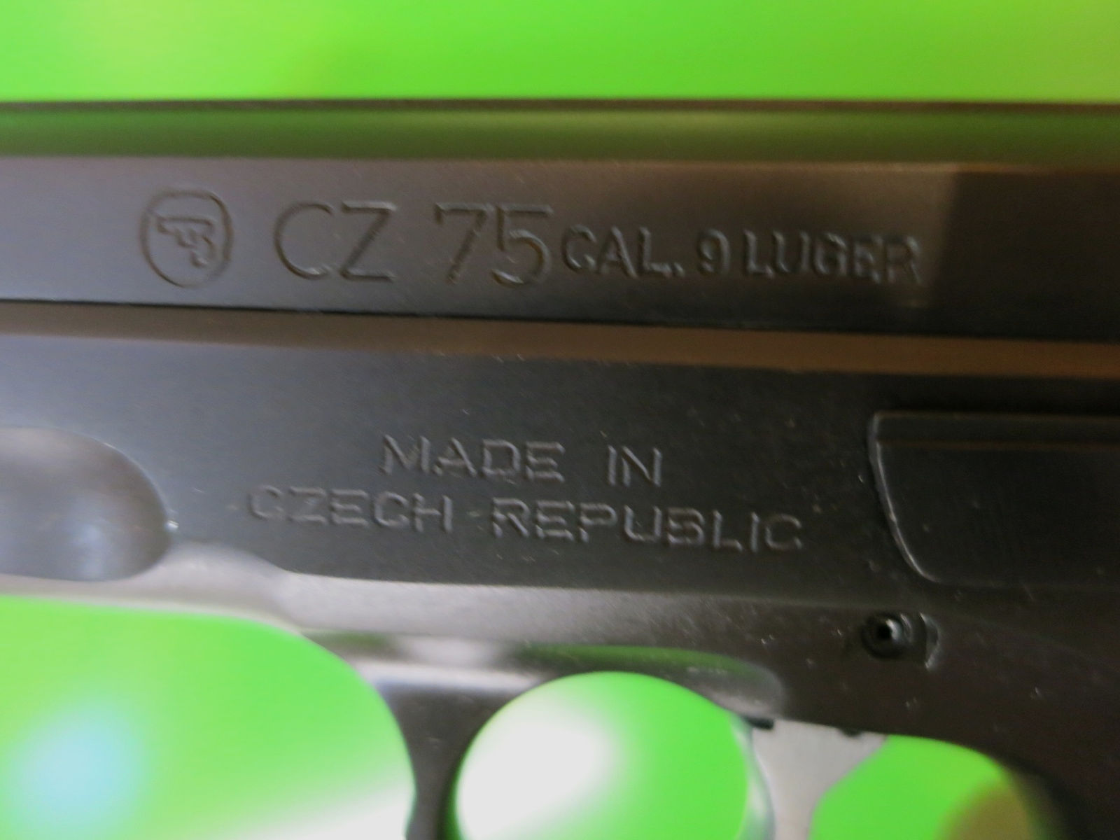 Brünner M 75 bzw. ČZ 75 (Česká zbrojovka), halbauto. Selbstladepistole Kaliber 9 × 19 mm       #93