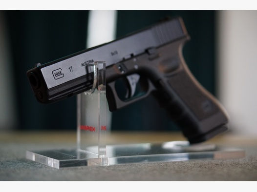 Glock 17 Co2 Pistole Kaliber 4.5mm Steel BB + Aufnäher + Reinigungsmatte Glock