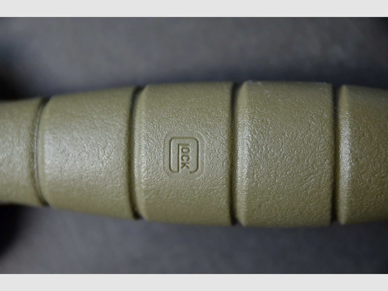 Glock Feldmesser FM 81 oliv – Militärisches Mehrzweckmesser
