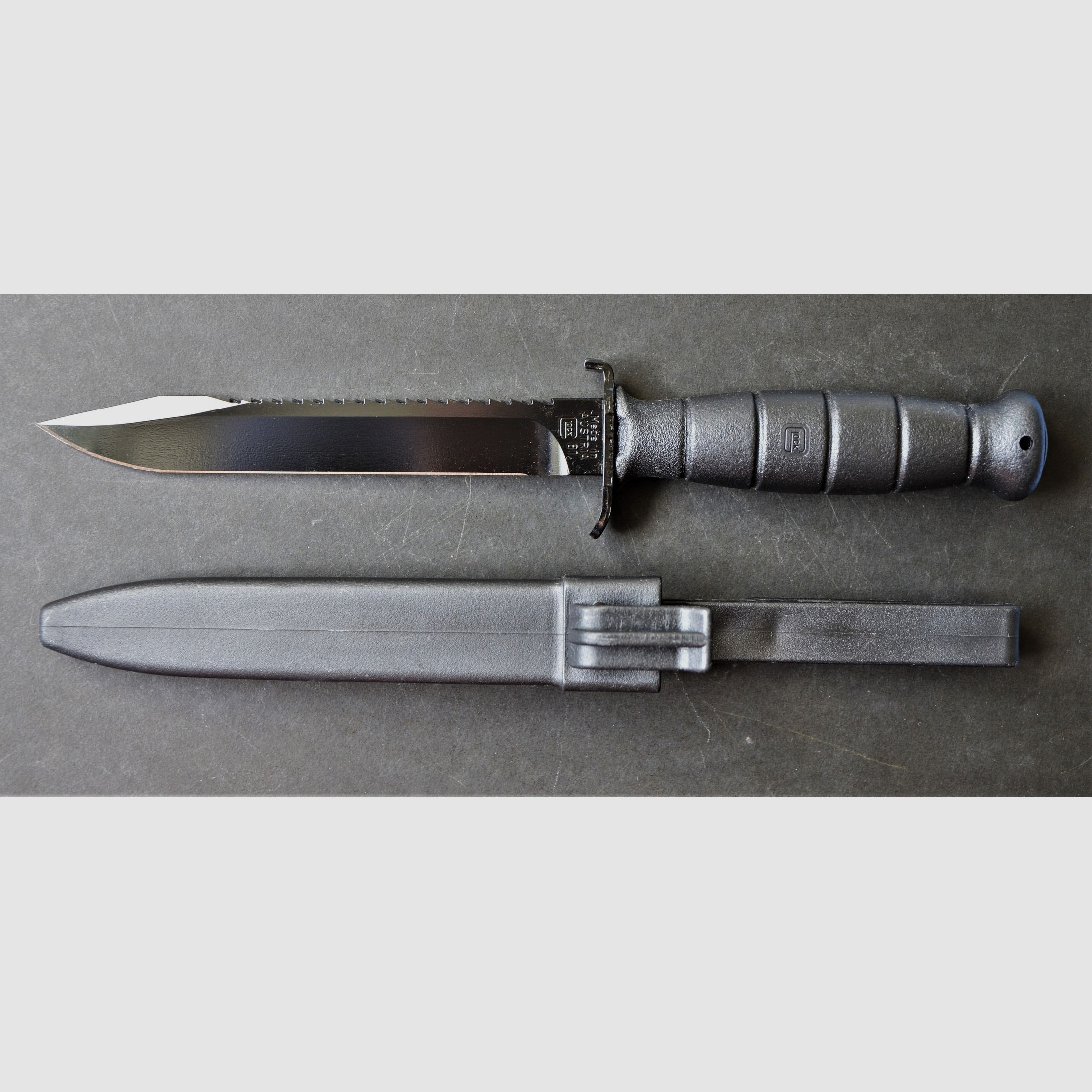 Glock Feldmesser FM 81 schwarz – Militärisches Mehrzweckmesser