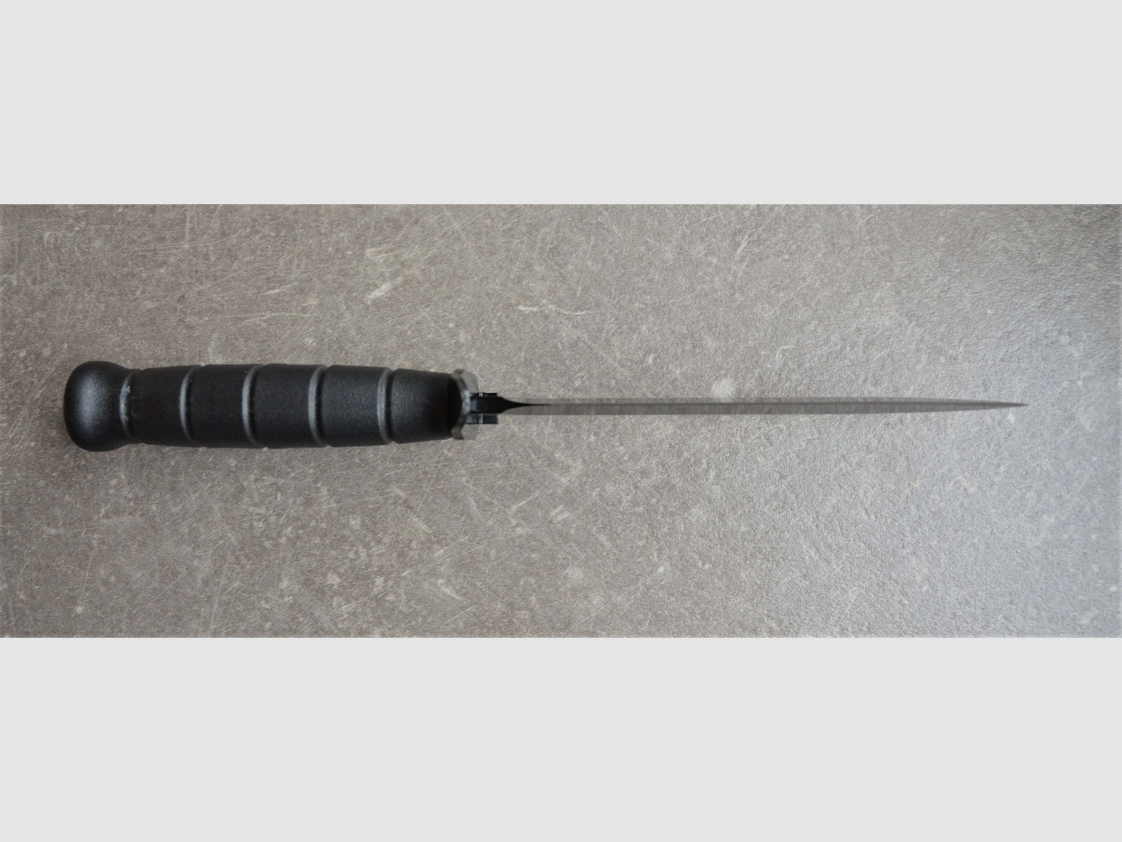 Glock Feldmesser FM 81 schwarz – Militärisches Mehrzweckmesser