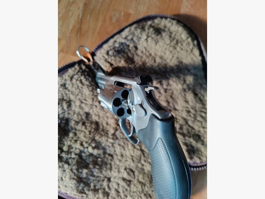 S & W Stainless Revolver Modell 60 / 3“, Kal..38Spec./.357Magn. 5-Schuß, DA/SA