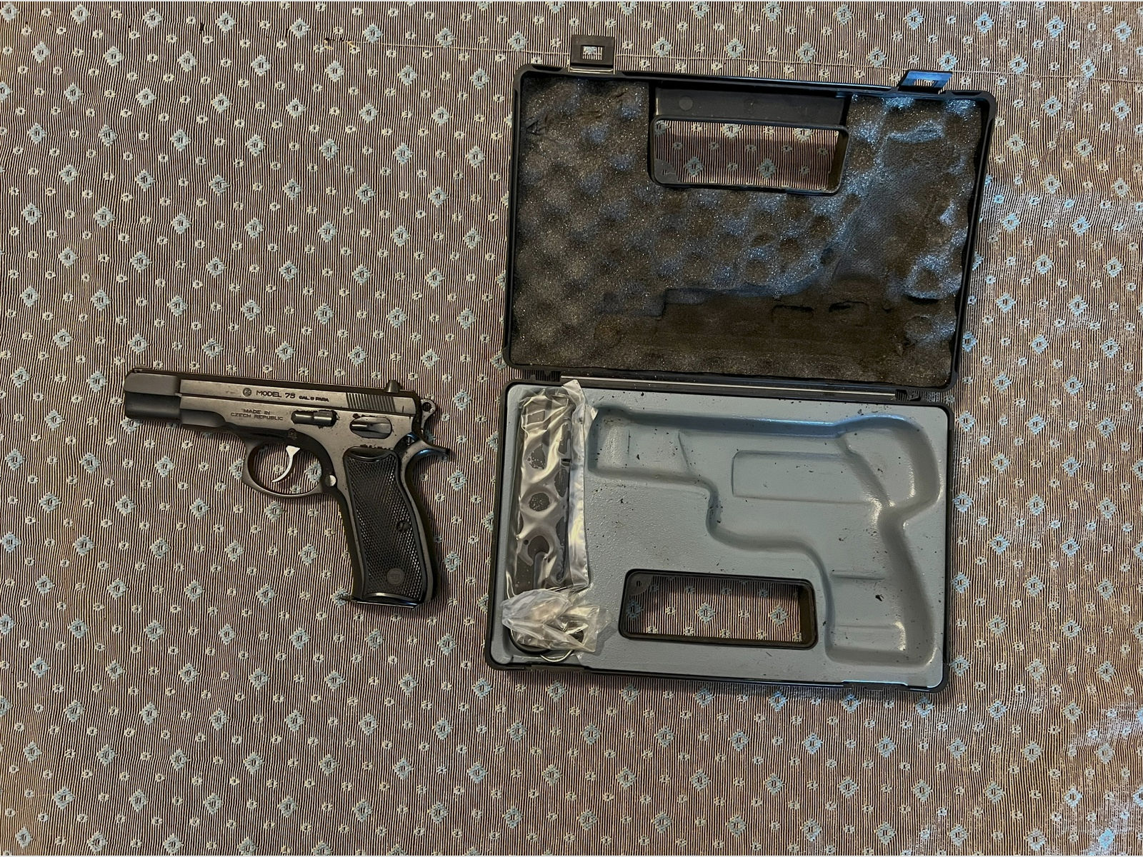 Pistole Brünner Model 75