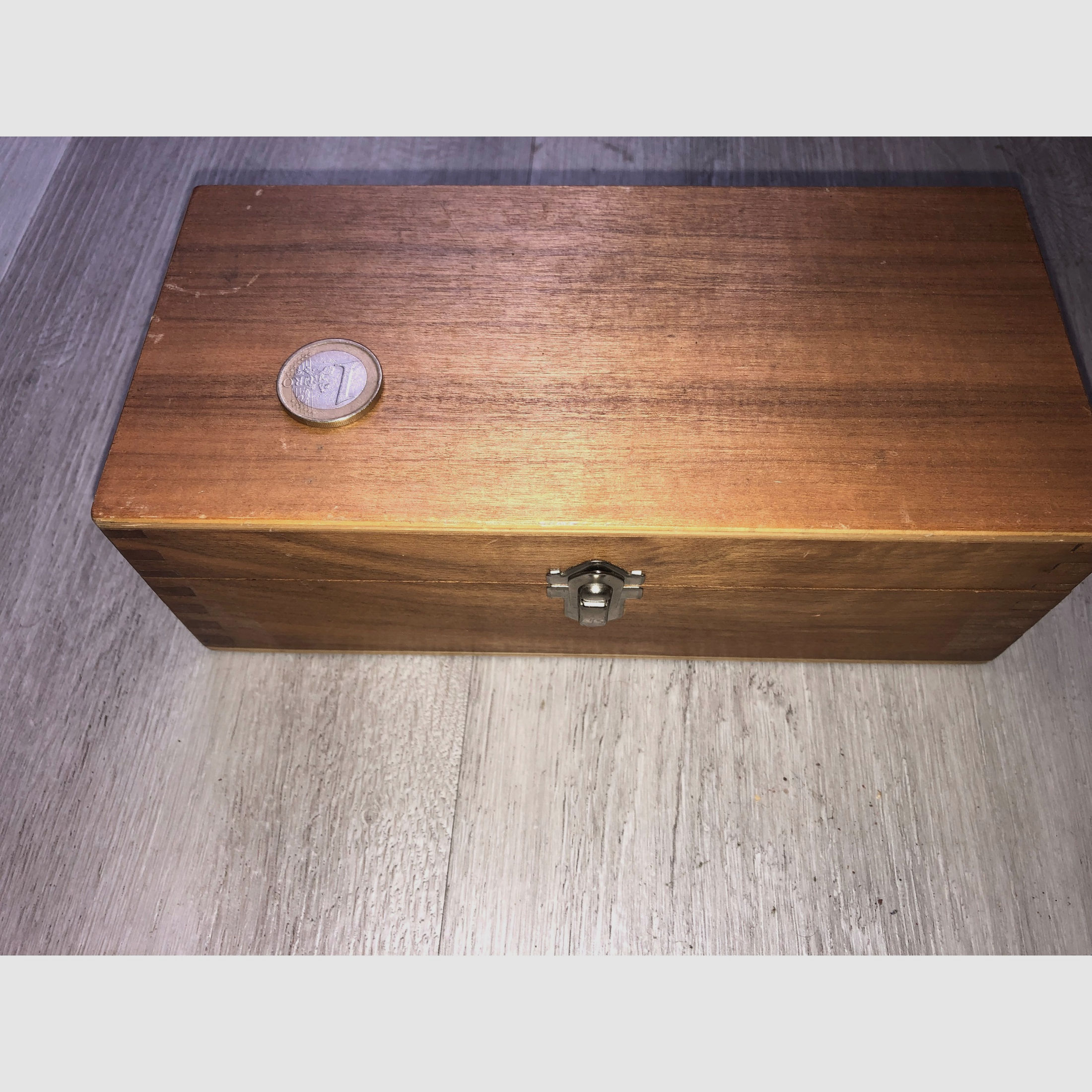 Holzbox für Schwarzpulver-Röhrchen 